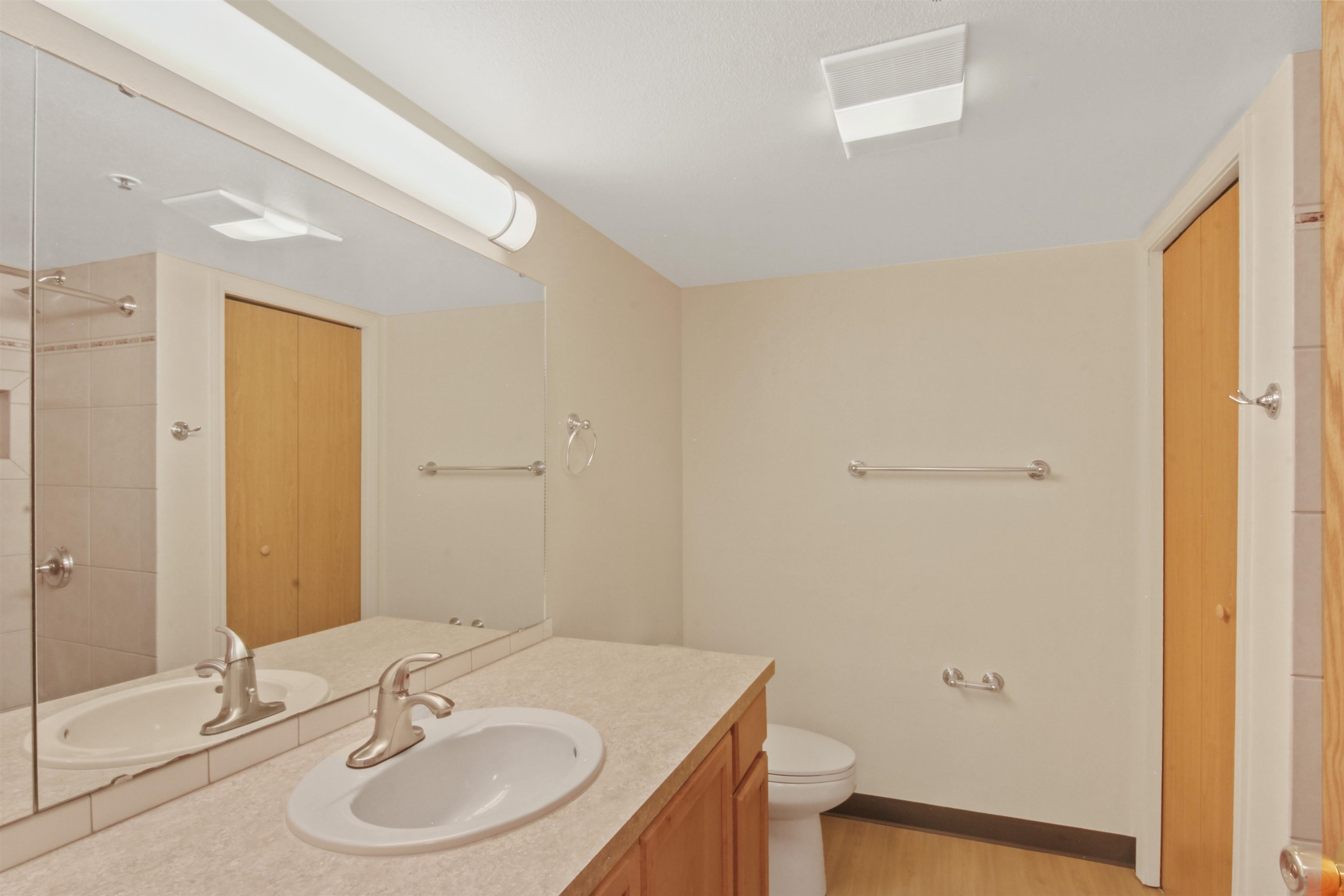 221 E Rockwood Blvd - Photo 12