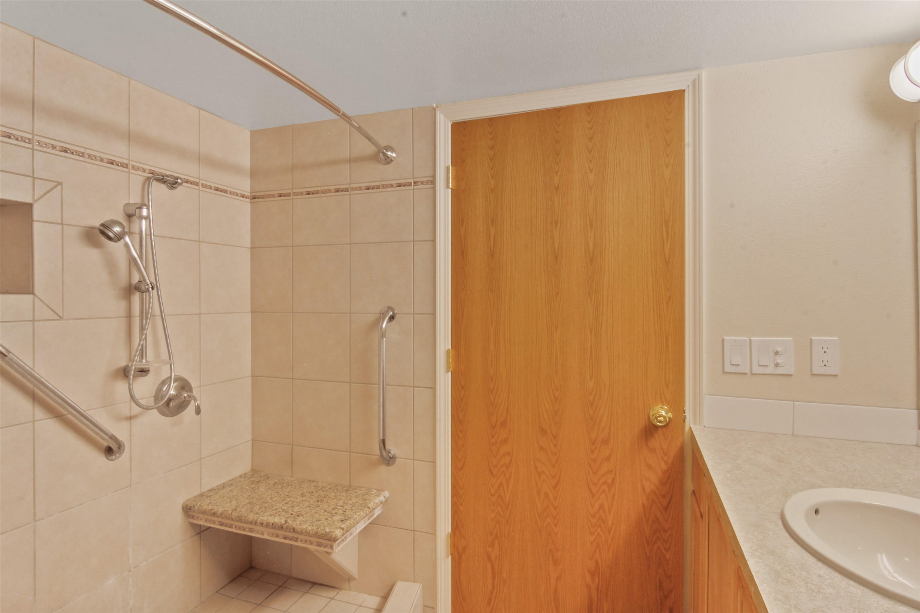 221 E Rockwood Blvd - Photo 13