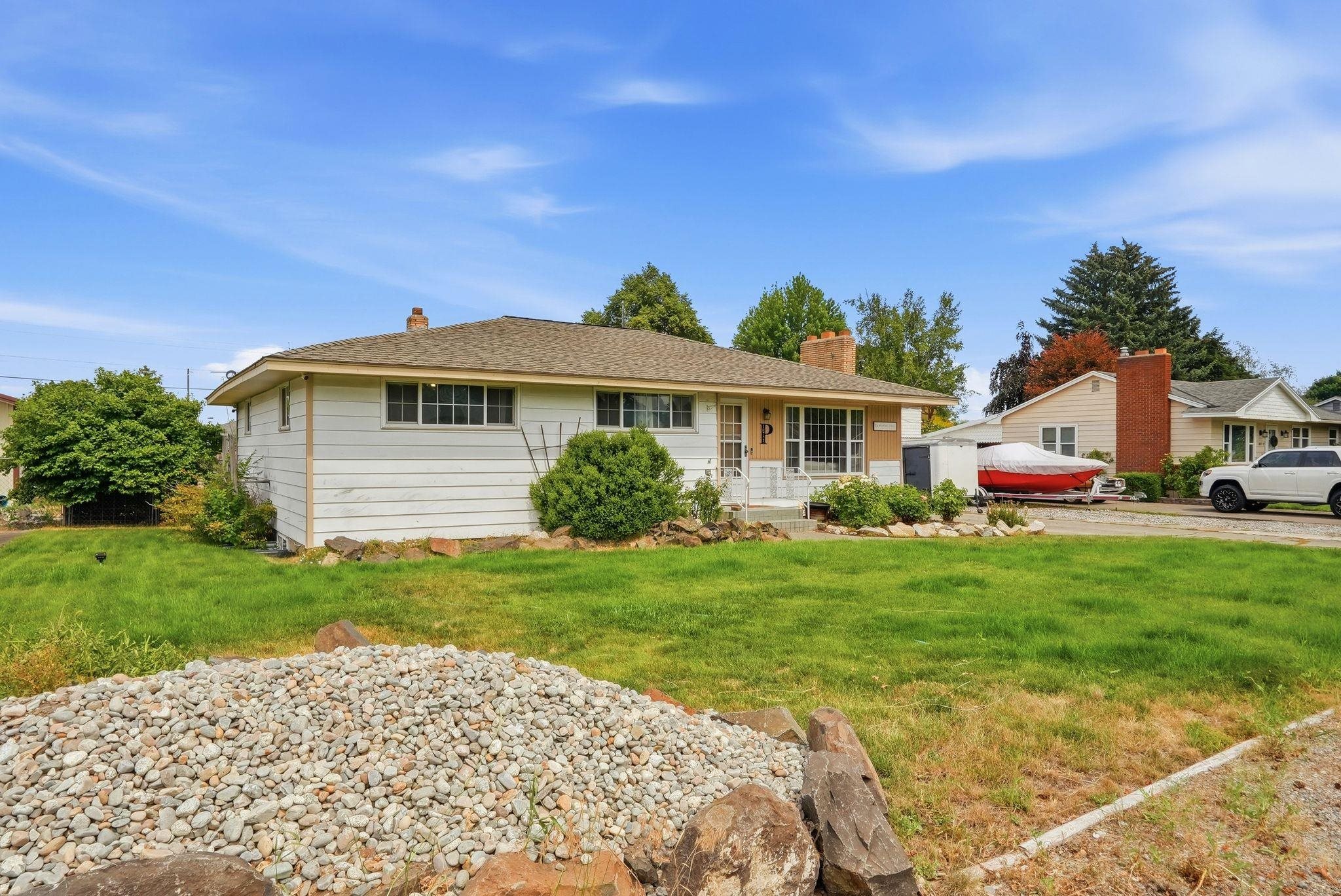 10723 E 7th Ave - Photo 2