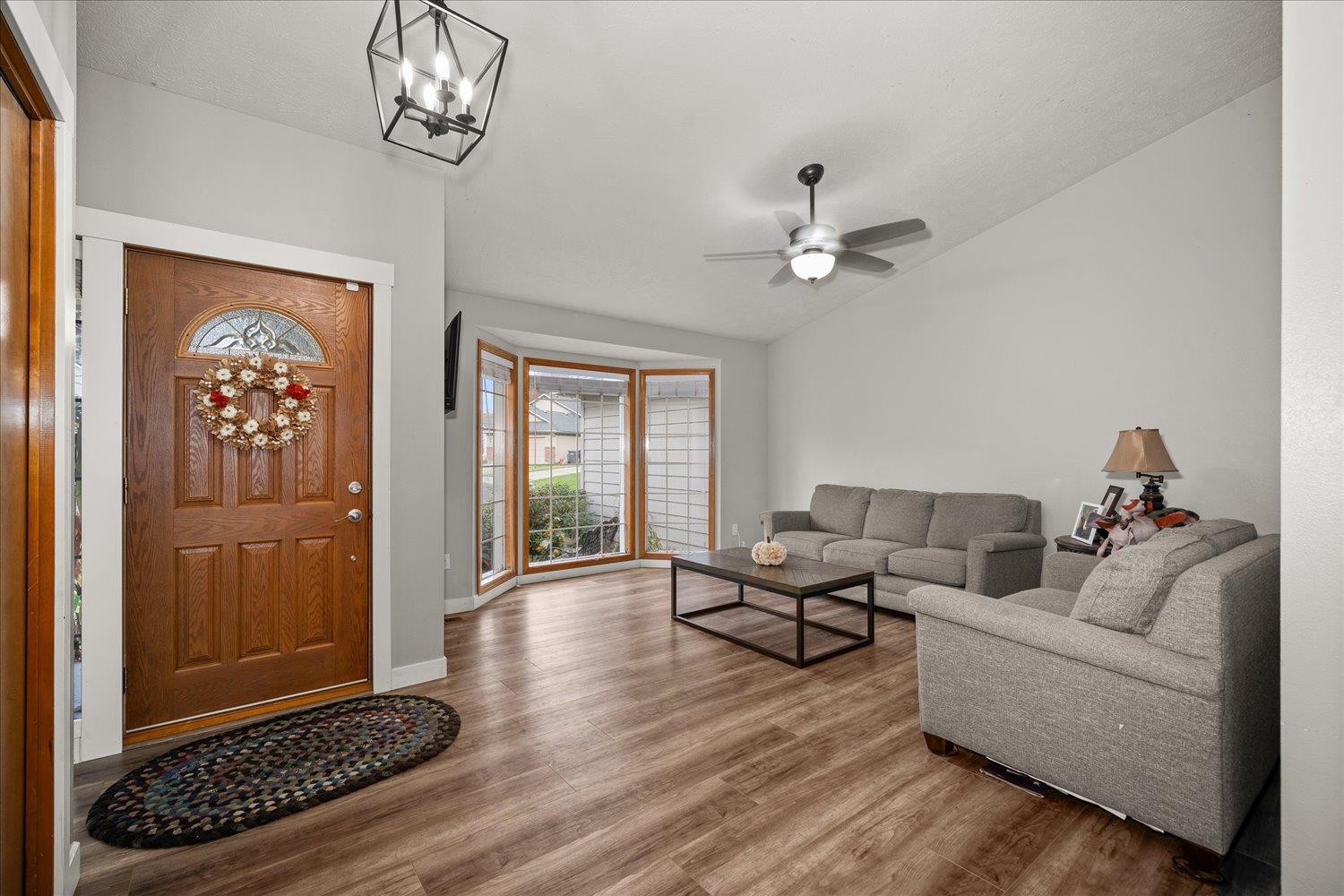 5014 E Nancy Ct - Photo 2