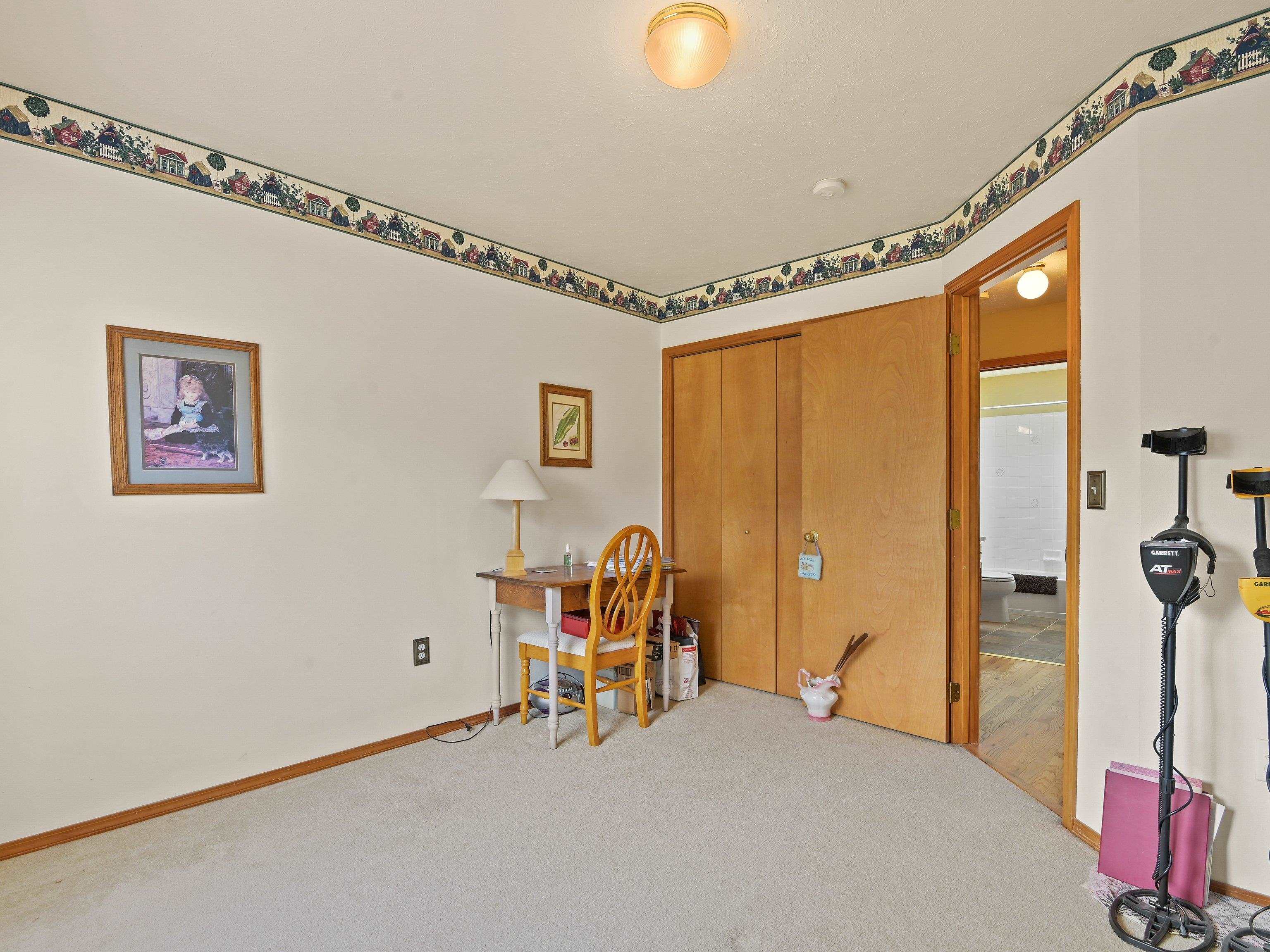 1013 E Harding Dr - Photo 32