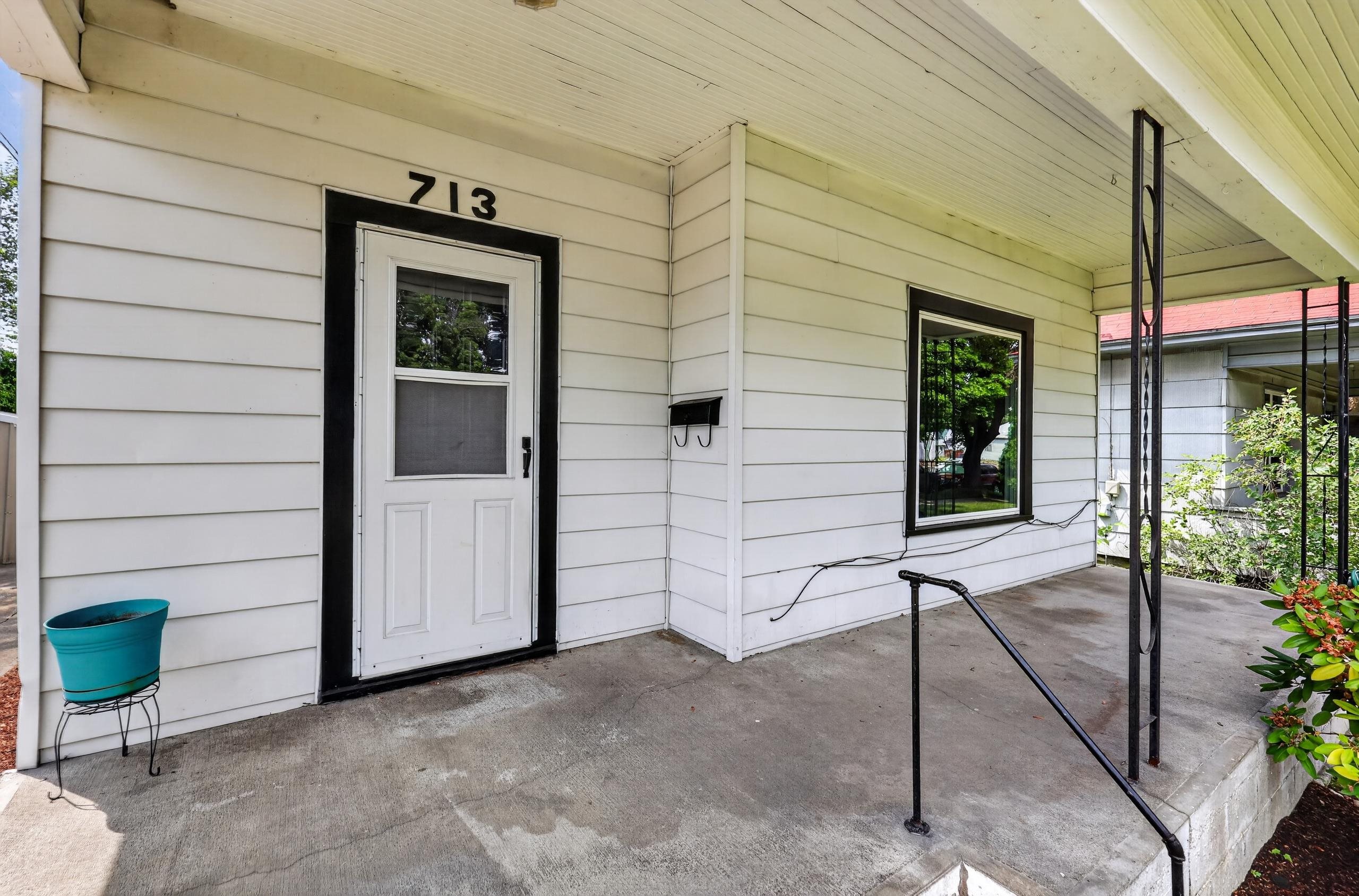 713 W Jackson Ave - Photo 2