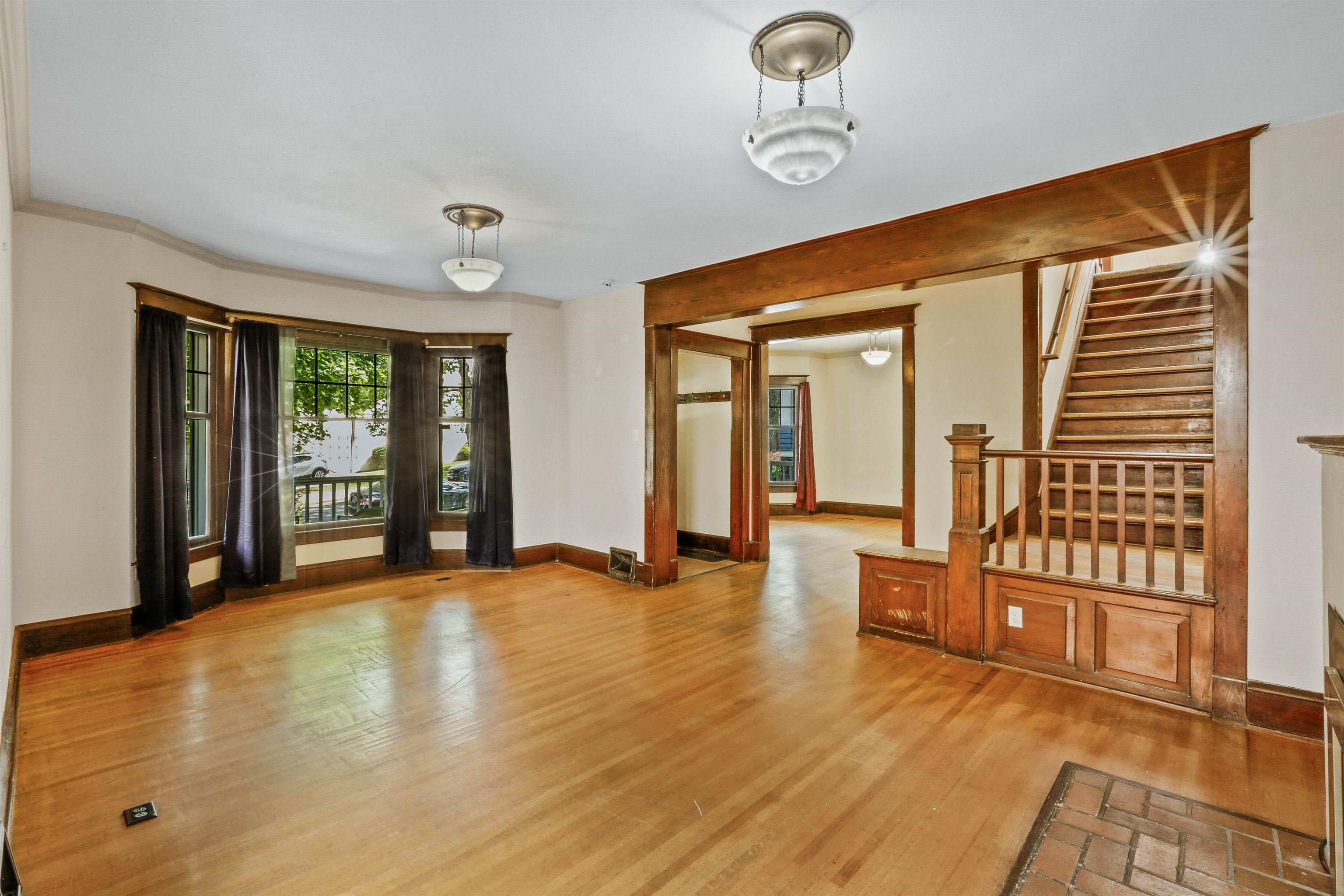 1035 W 10th Ave - Photo 4