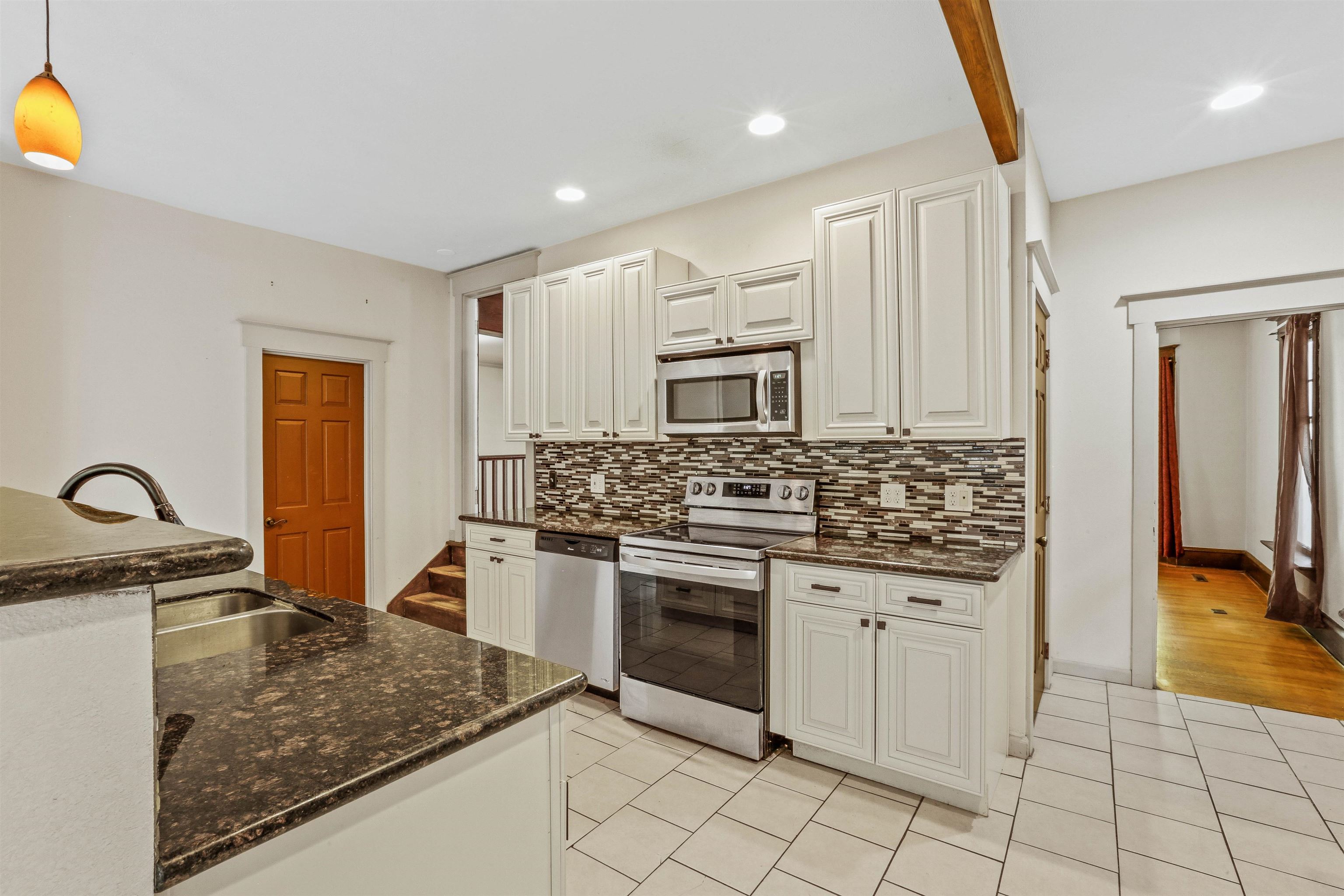 1035 W 10th Ave - Photo 7