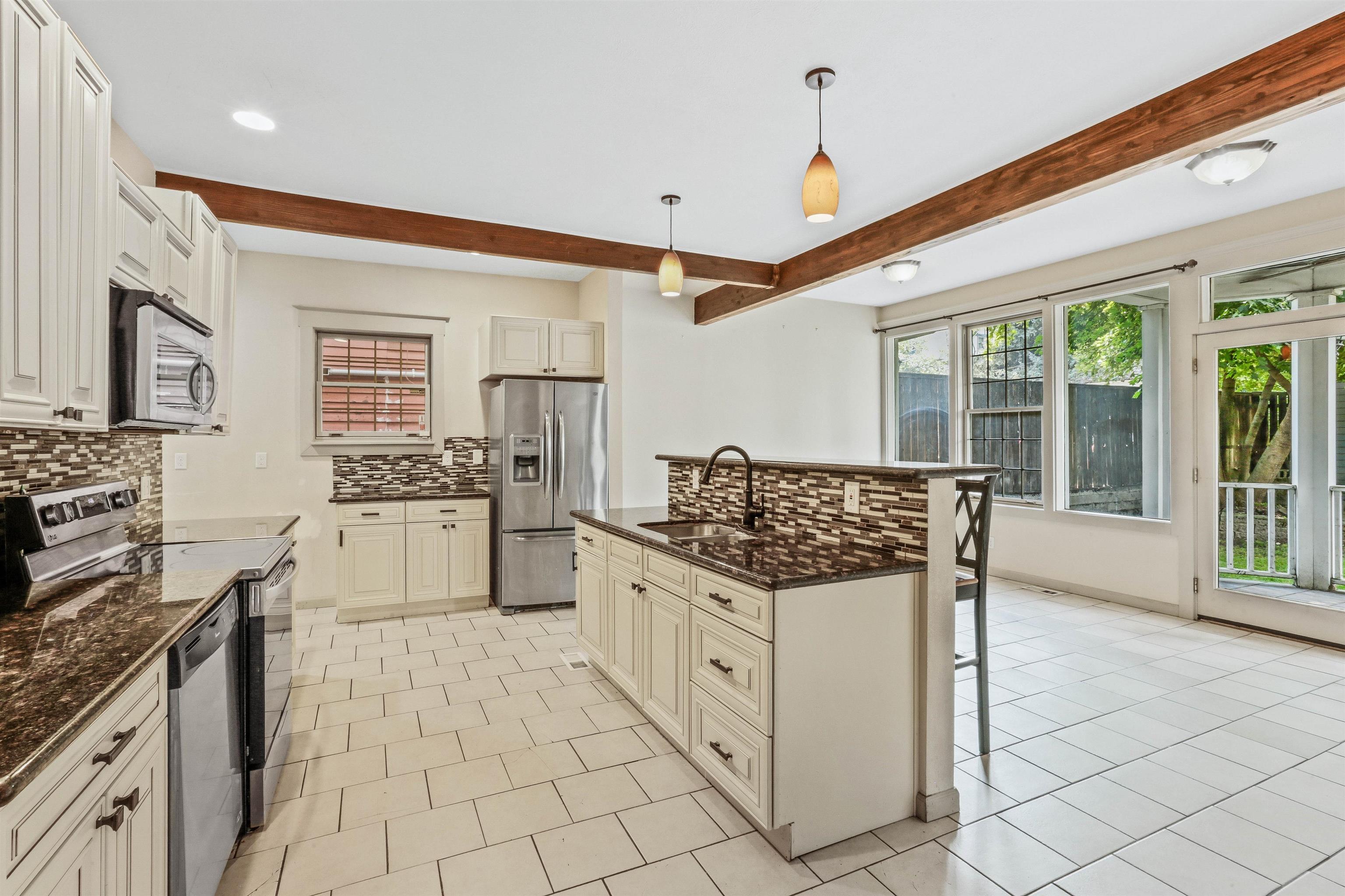1035 W 10th Ave - Photo 8