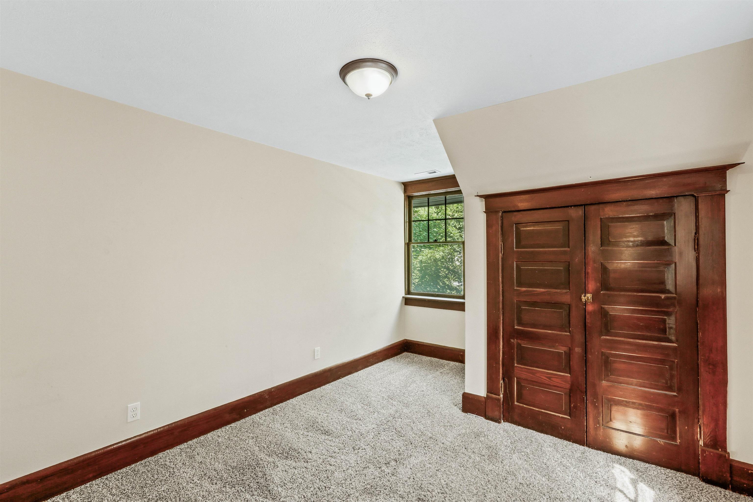 1035 W 10th Ave - Photo 13