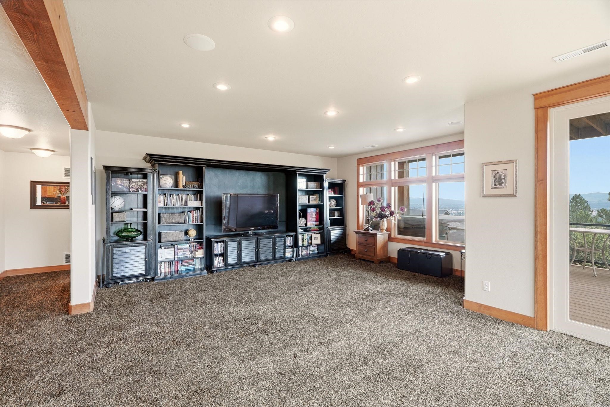 8924 E Courtview Ln - Photo 32