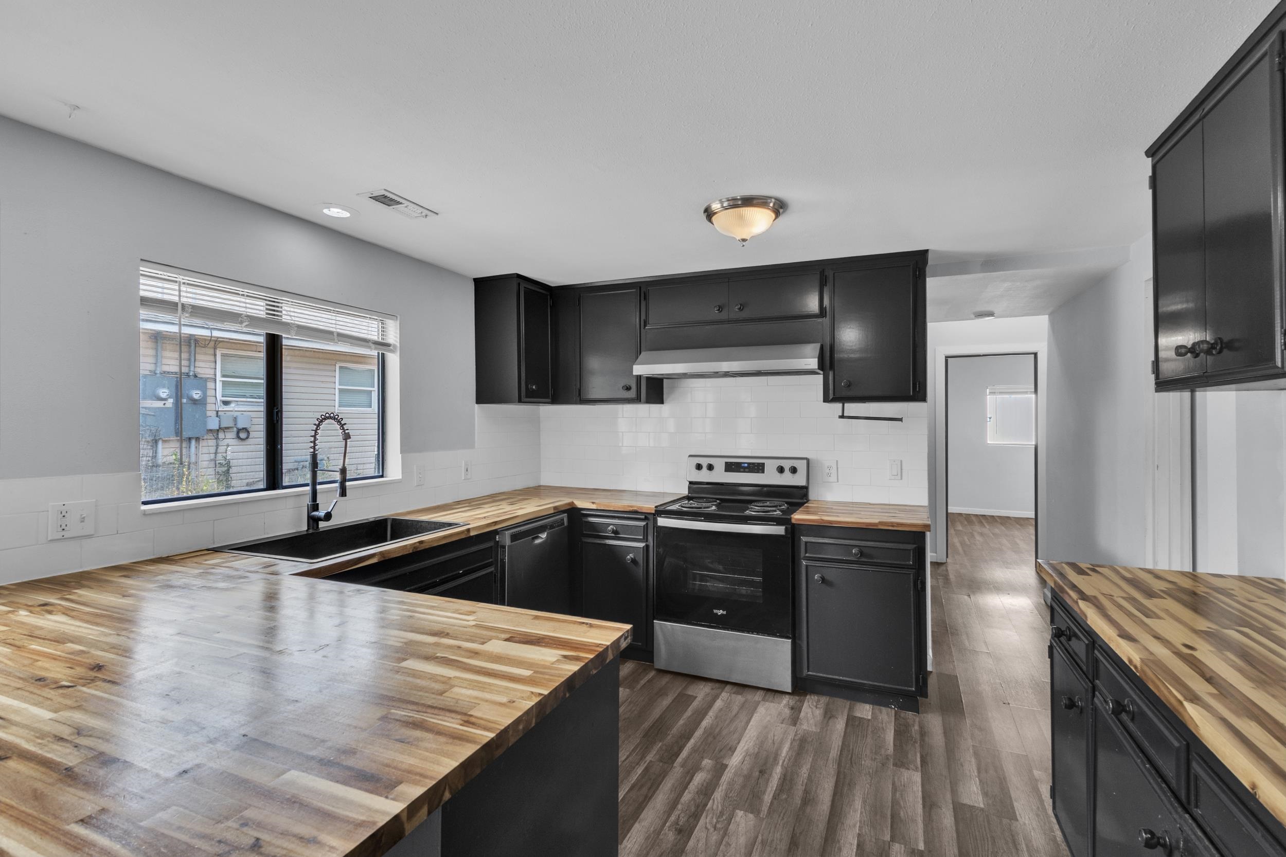 120 W 3rd St - Photo 4