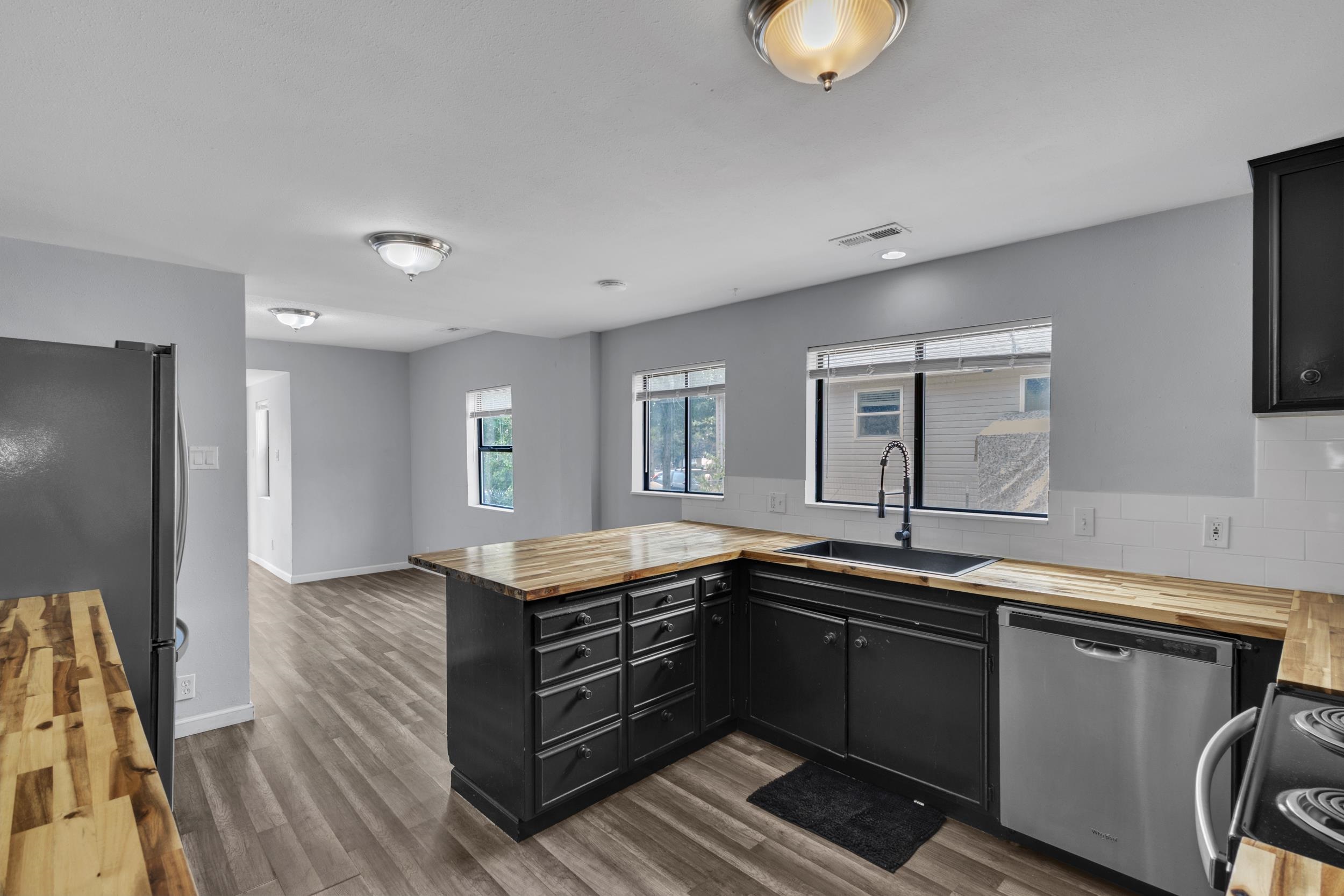 120 W 3rd St - Photo 6