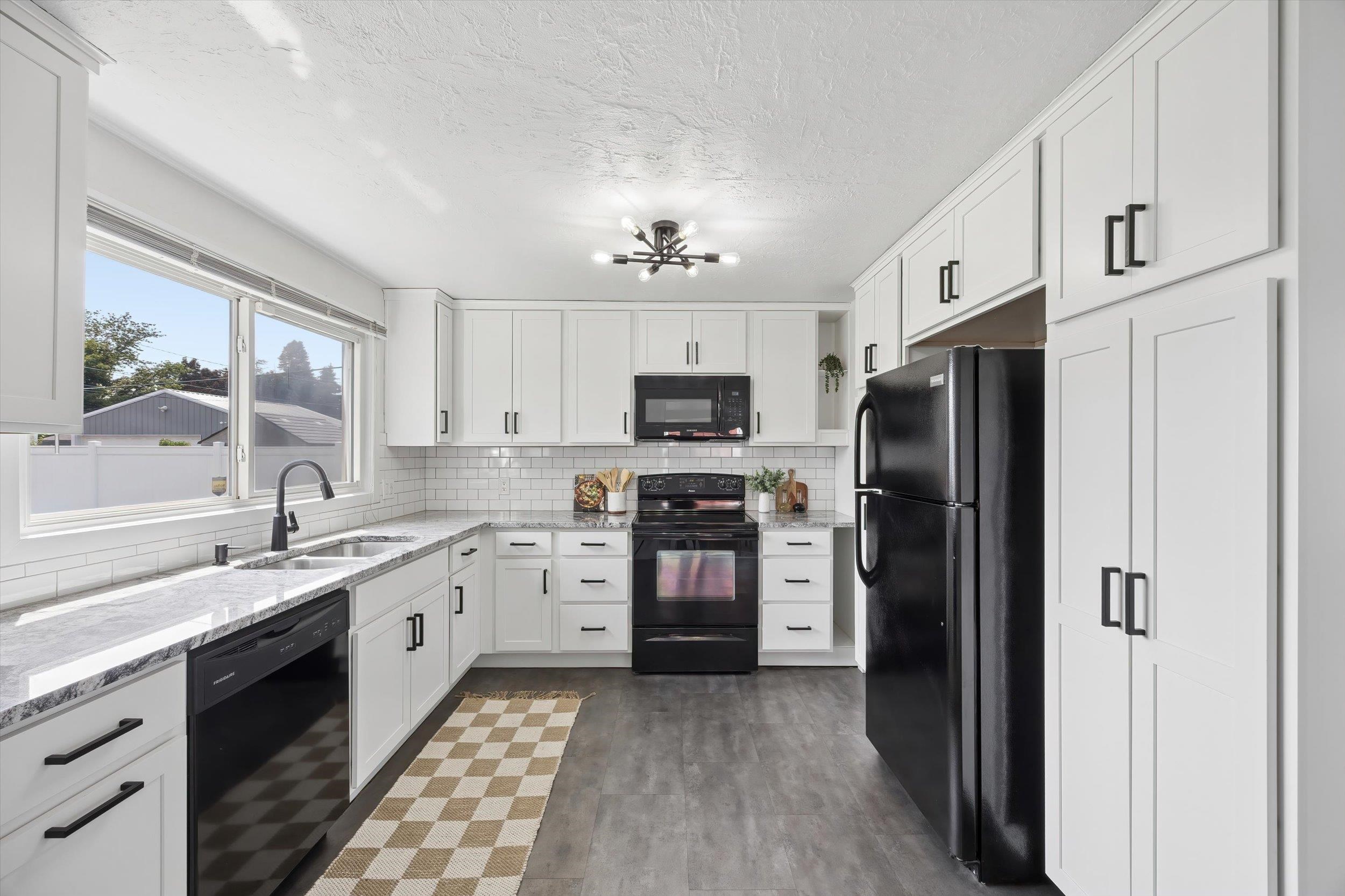 2629 W Crown Ave - Photo 10