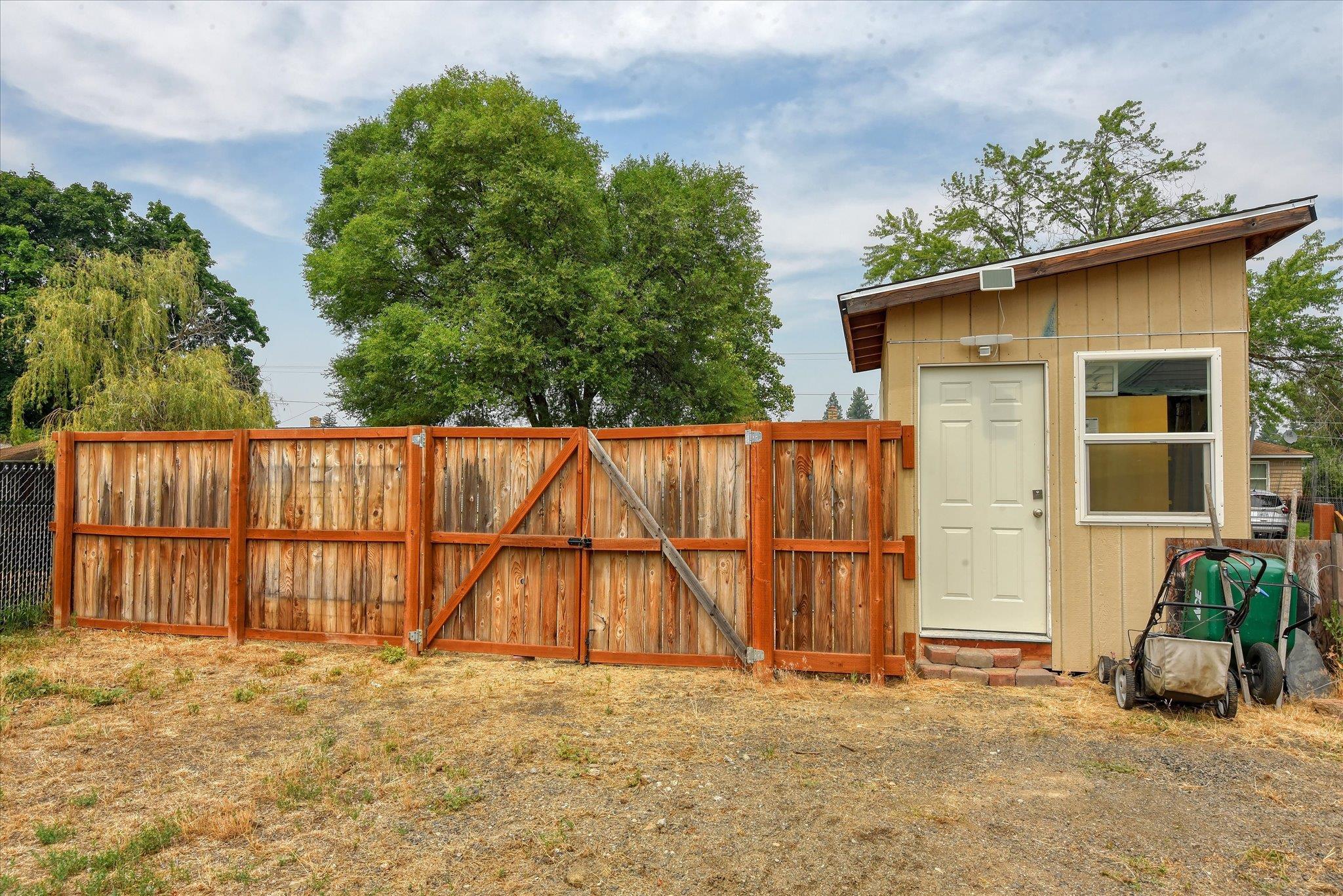823 E North Ave - Photo 23