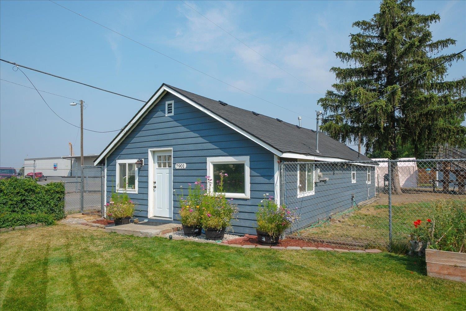 7901 E Valleyway Ave - Photo 1