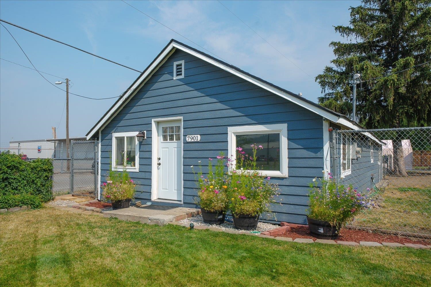 7901 E Valleyway Ave - Photo 2