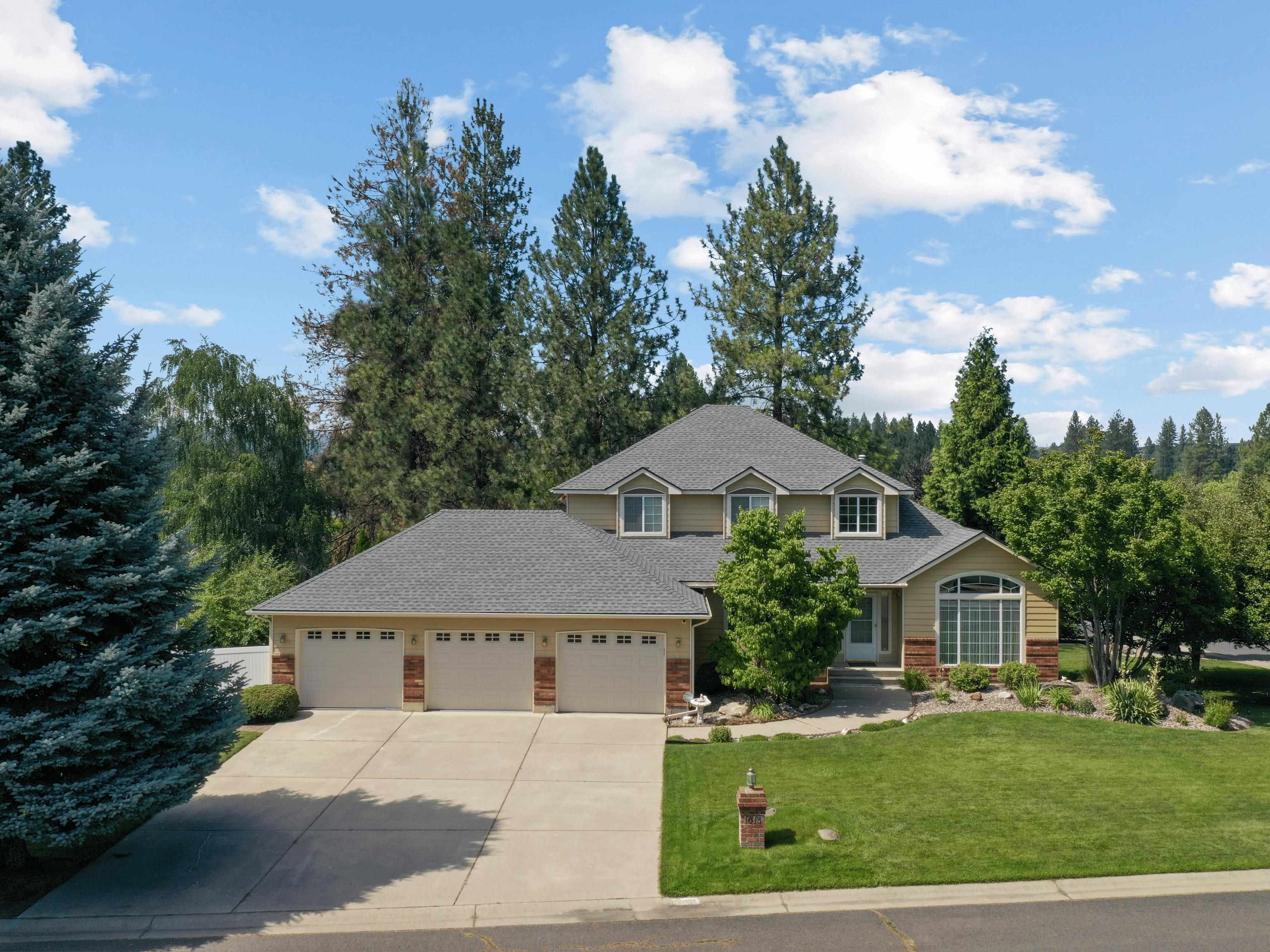 1013 E Harding Dr - Photo 1