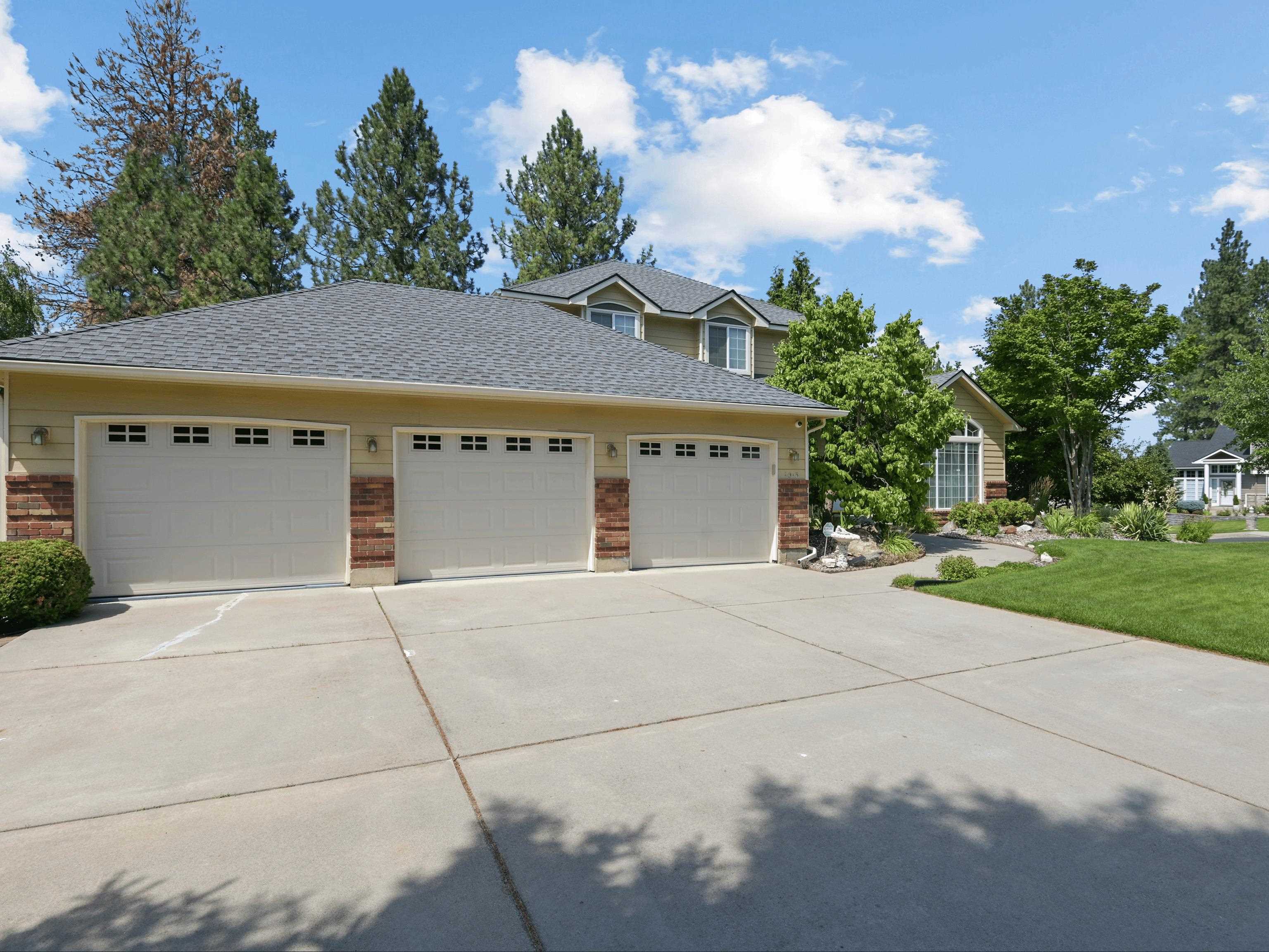 1013 E Harding Dr - Photo 2