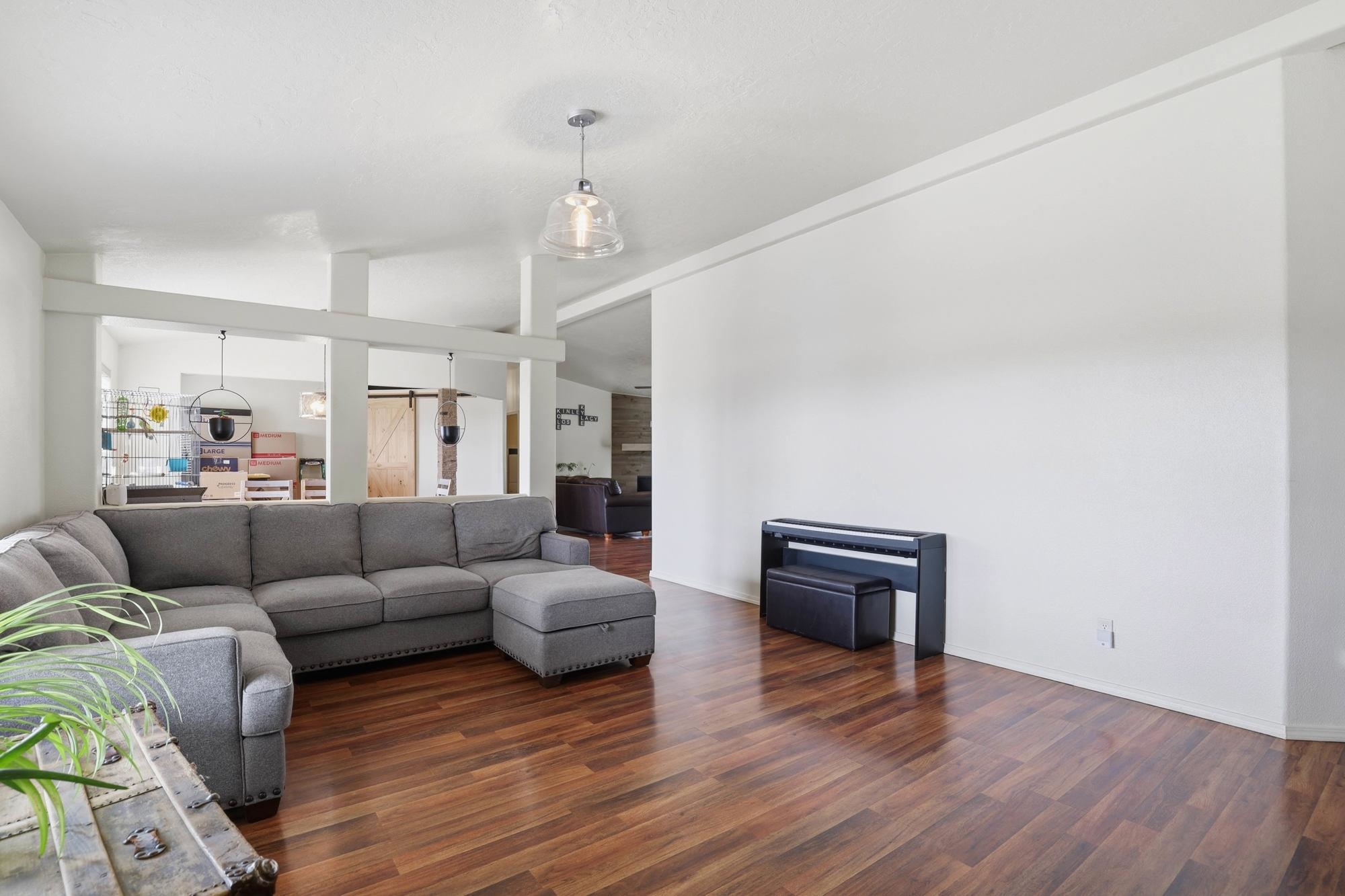 505 NE Adams St - Photo 7
