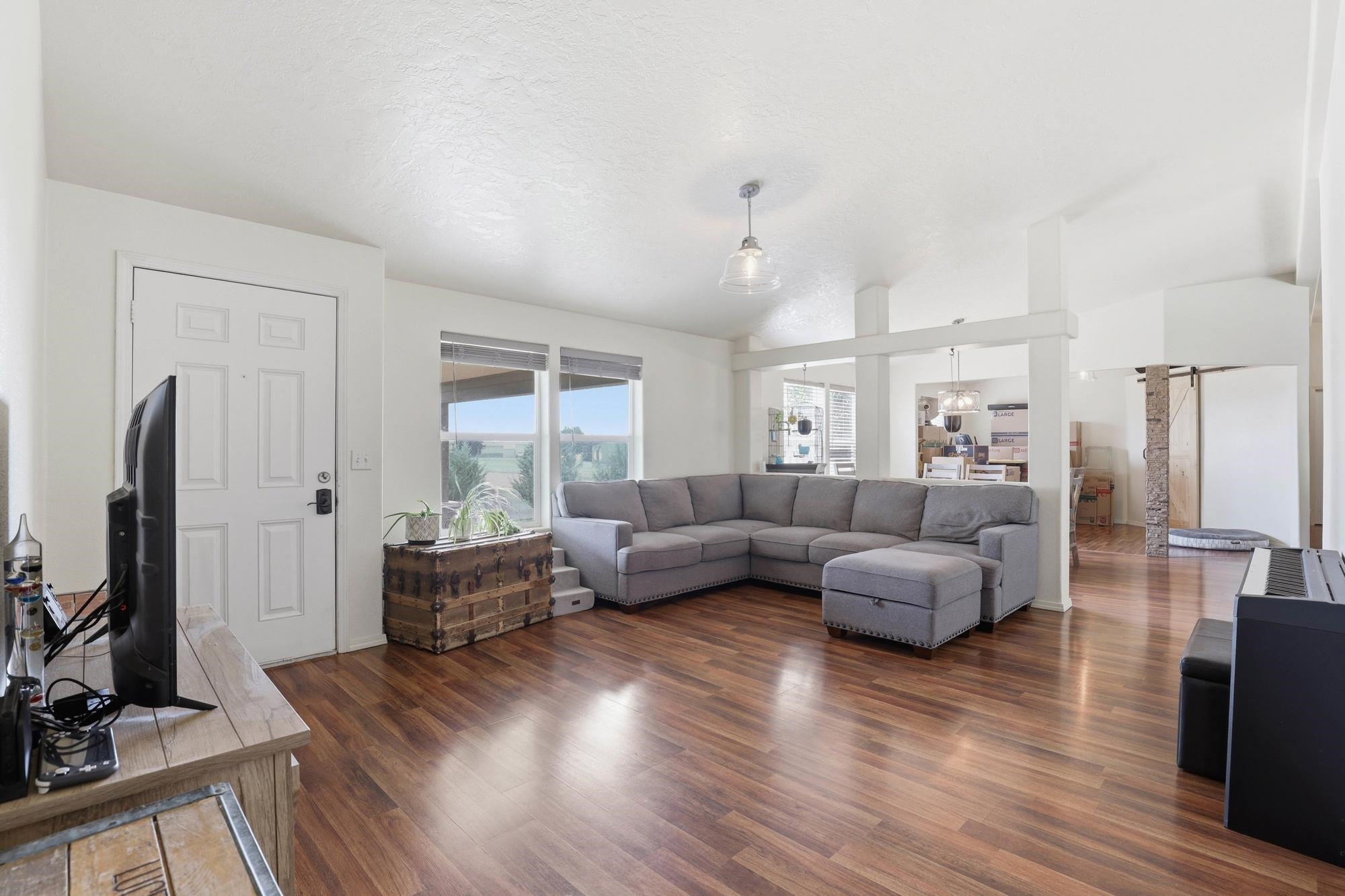 505 NE Adams St - Photo 8
