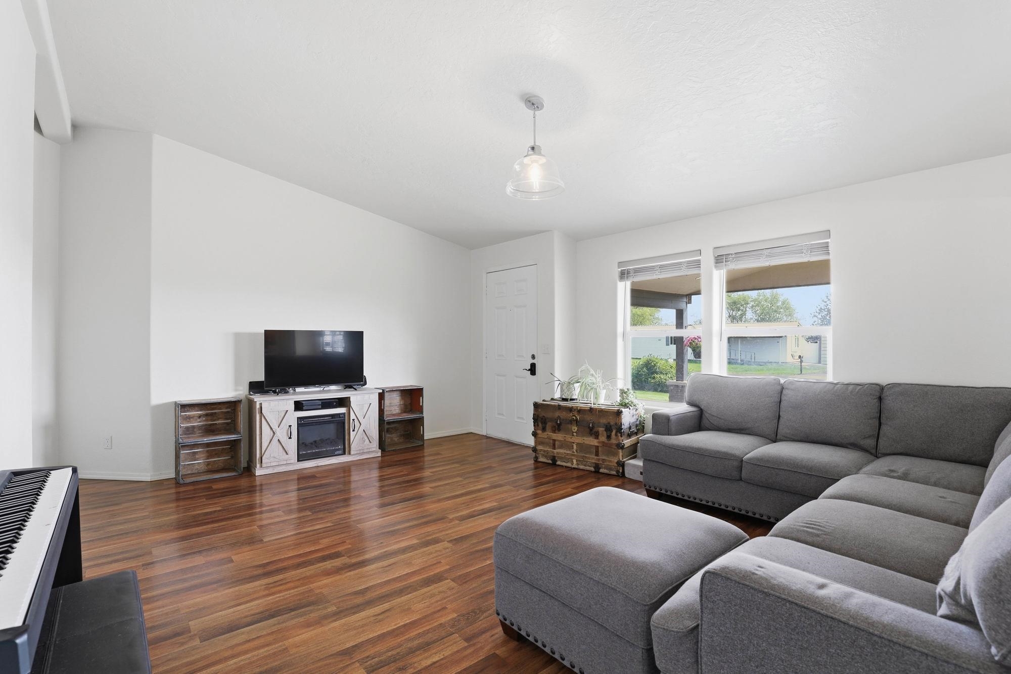 505 NE Adams St - Photo 9