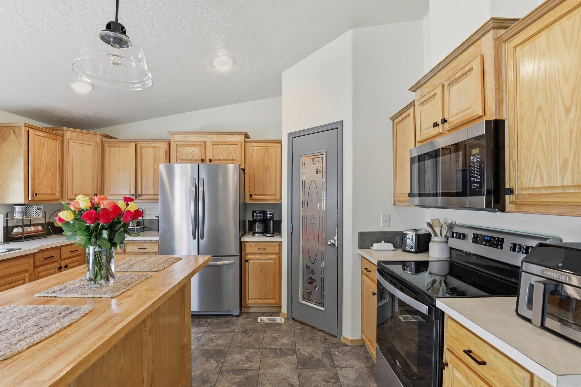 505 NE Adams St - Photo 12