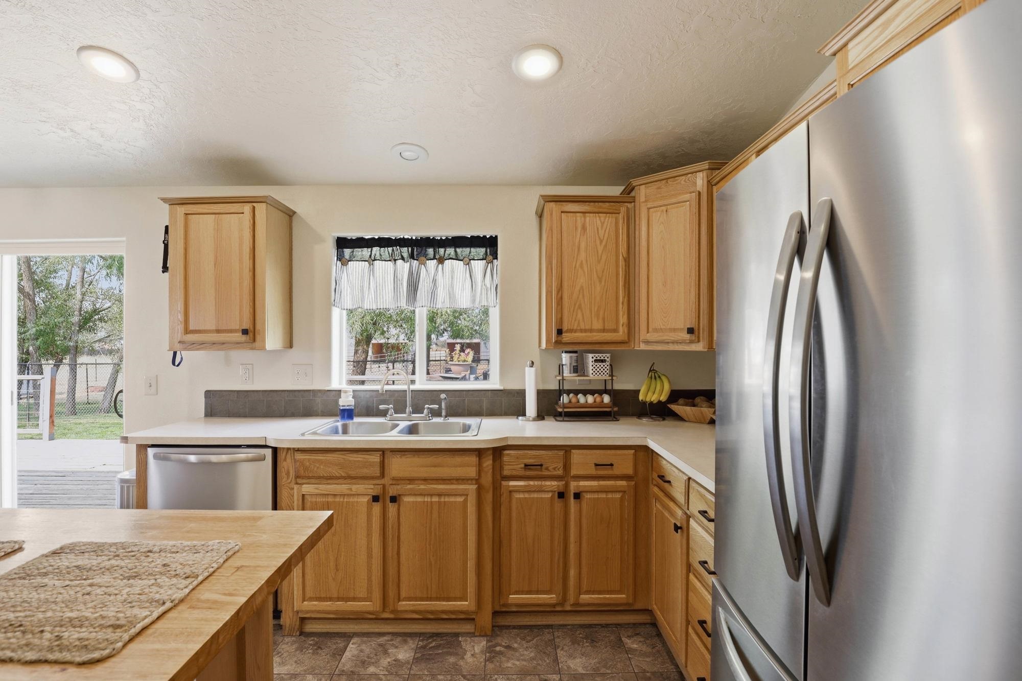 505 NE Adams St - Photo 14