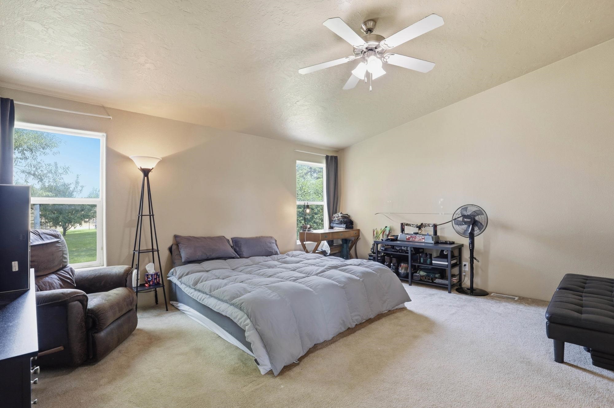 505 NE Adams St - Photo 16
