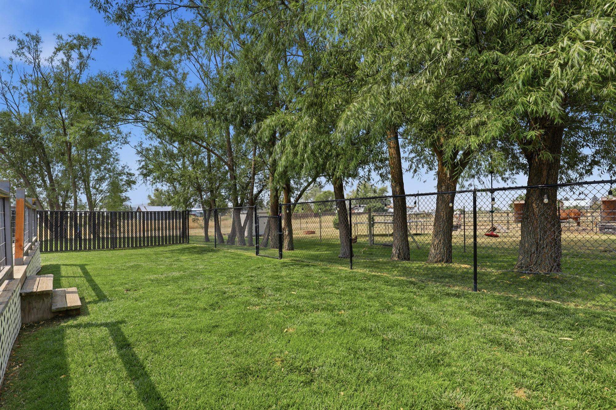 505 NE Adams St - Photo 31
