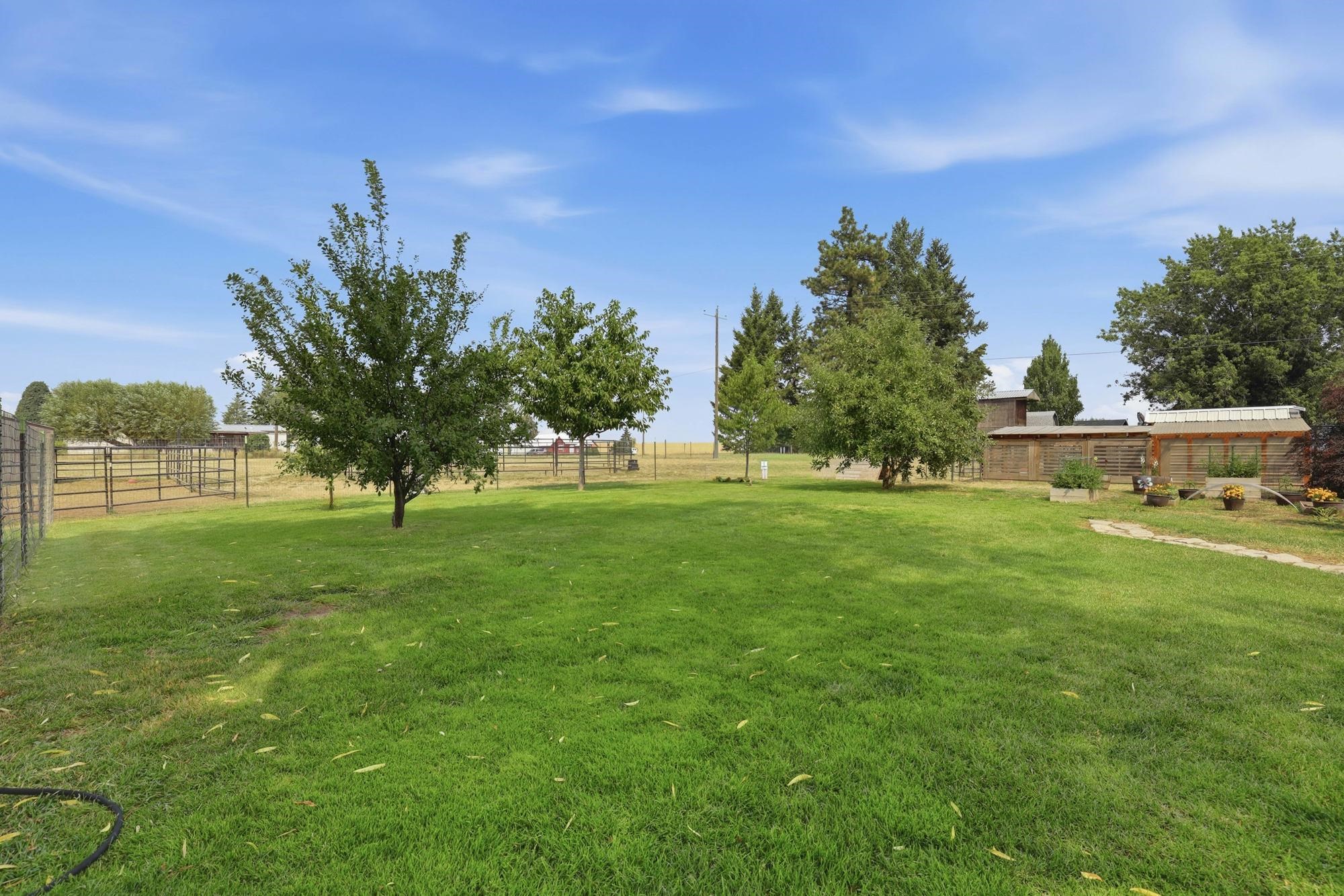 505 NE Adams St - Photo 38