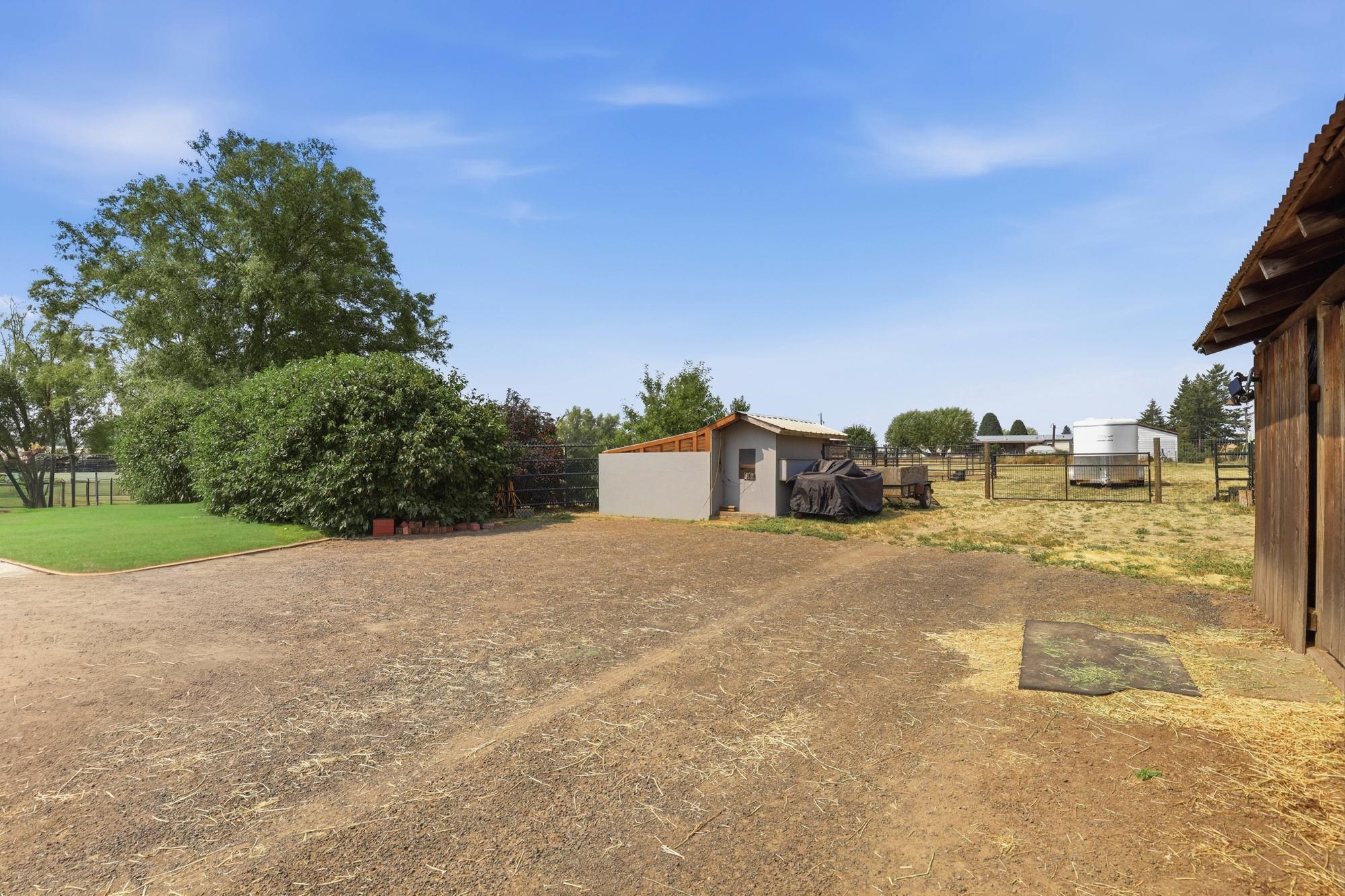 505 NE Adams St - Photo 41
