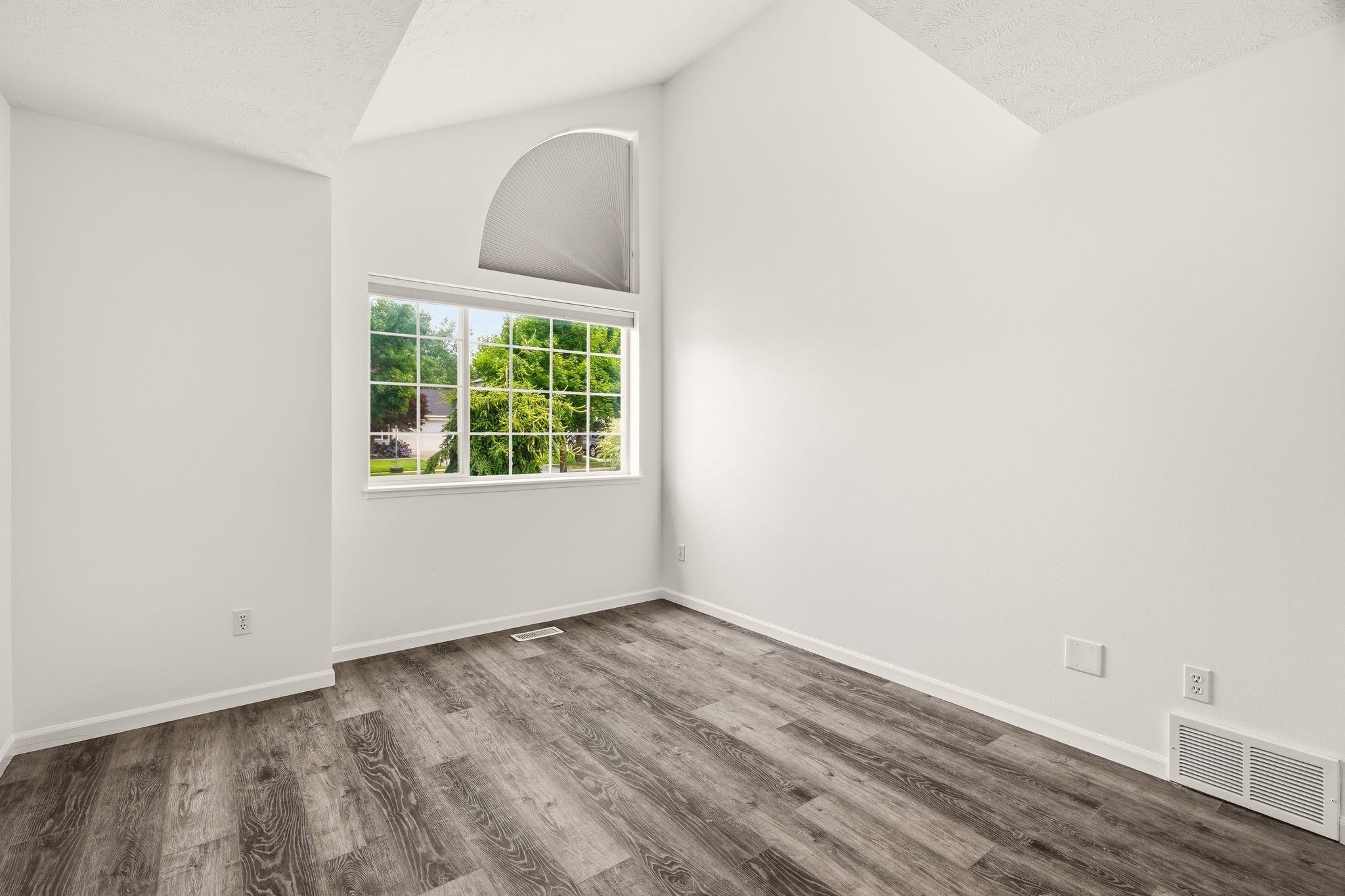 23104 E Broadway Ave - Photo 32