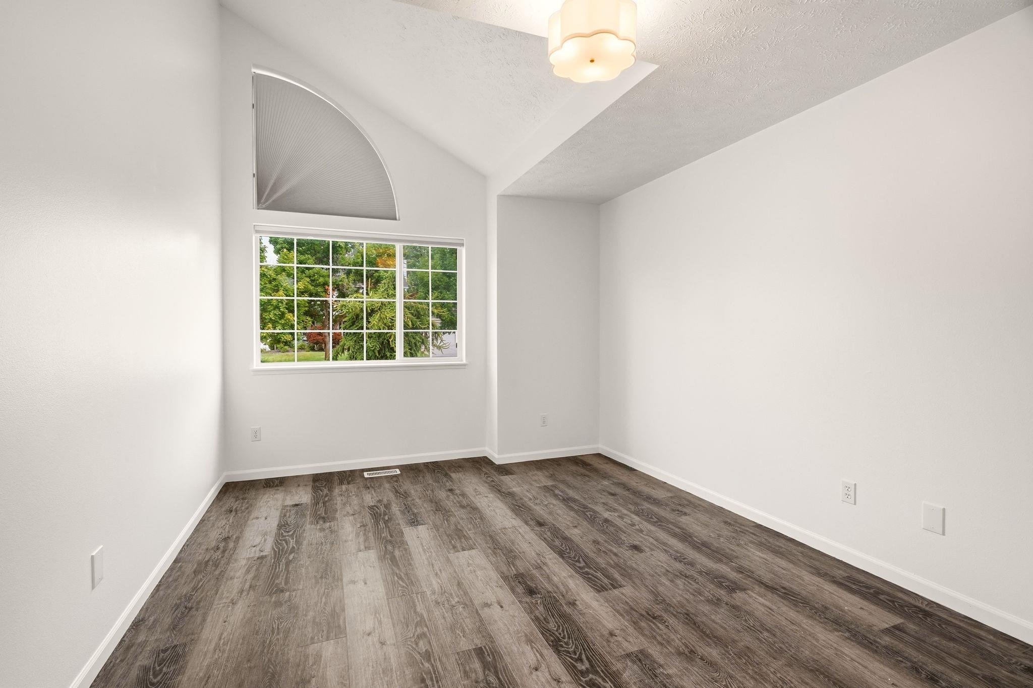 23104 E Broadway Ave - Photo 34