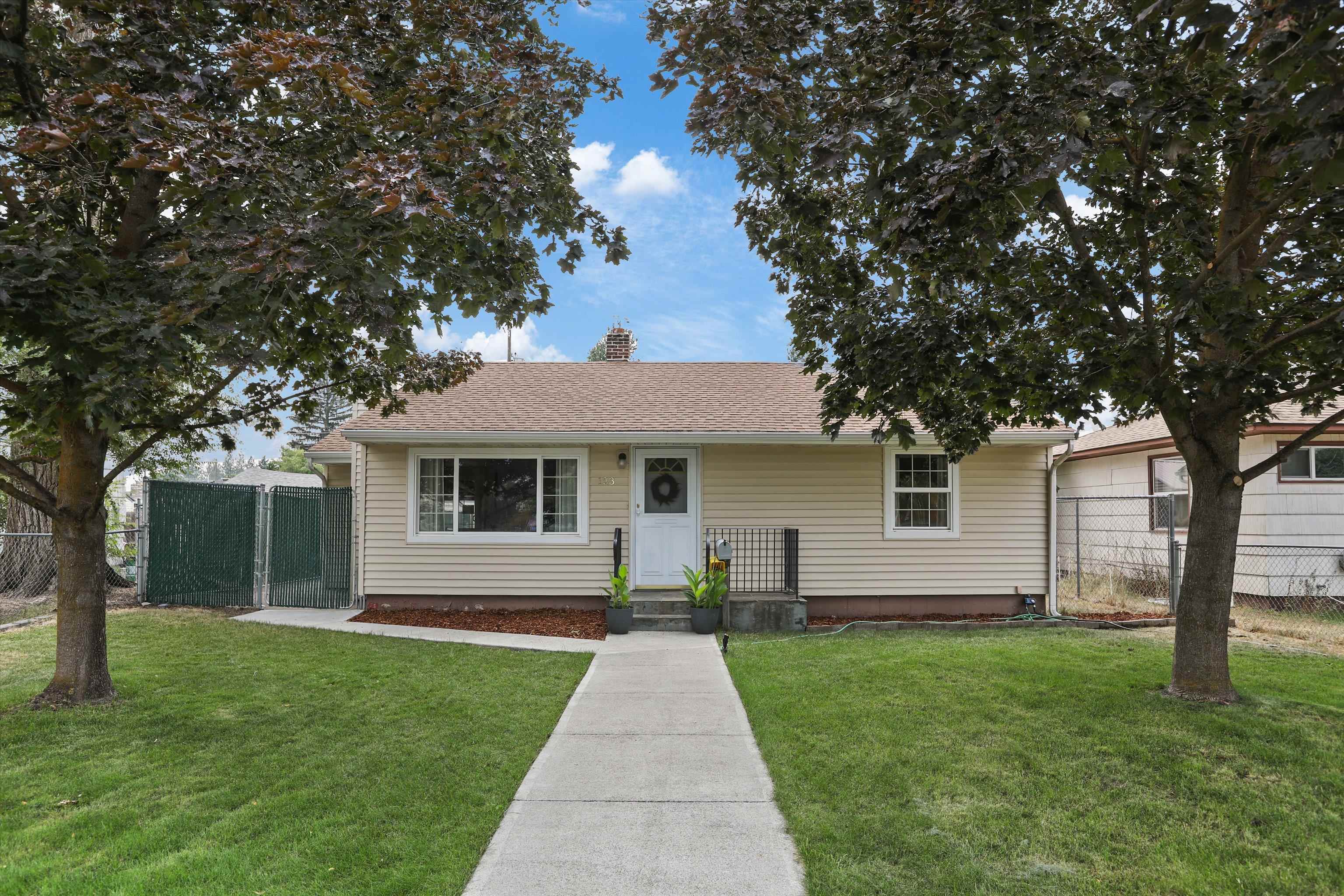 123 W Heroy Ave - Photo 1