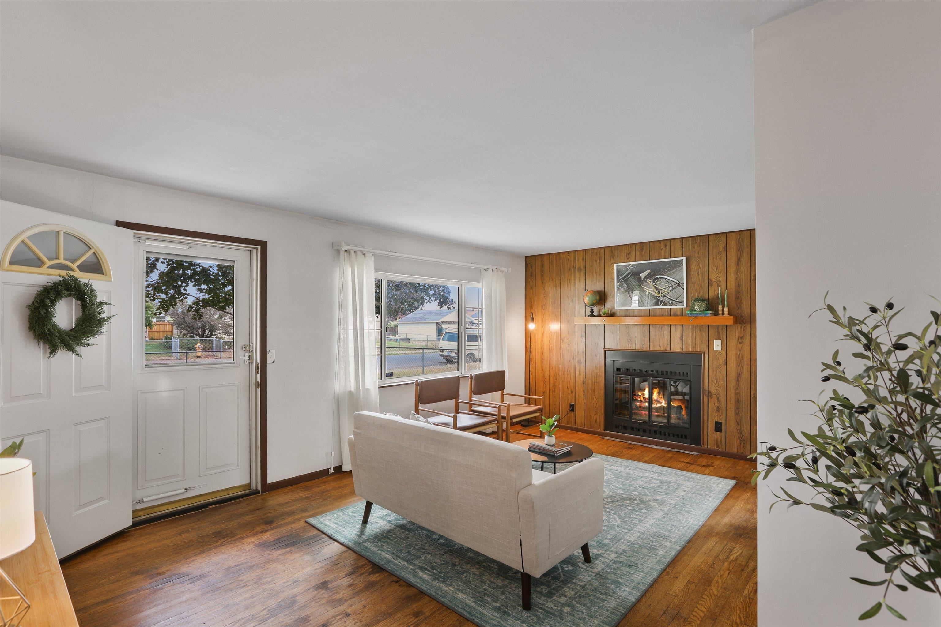 123 W Heroy Ave - Photo 2