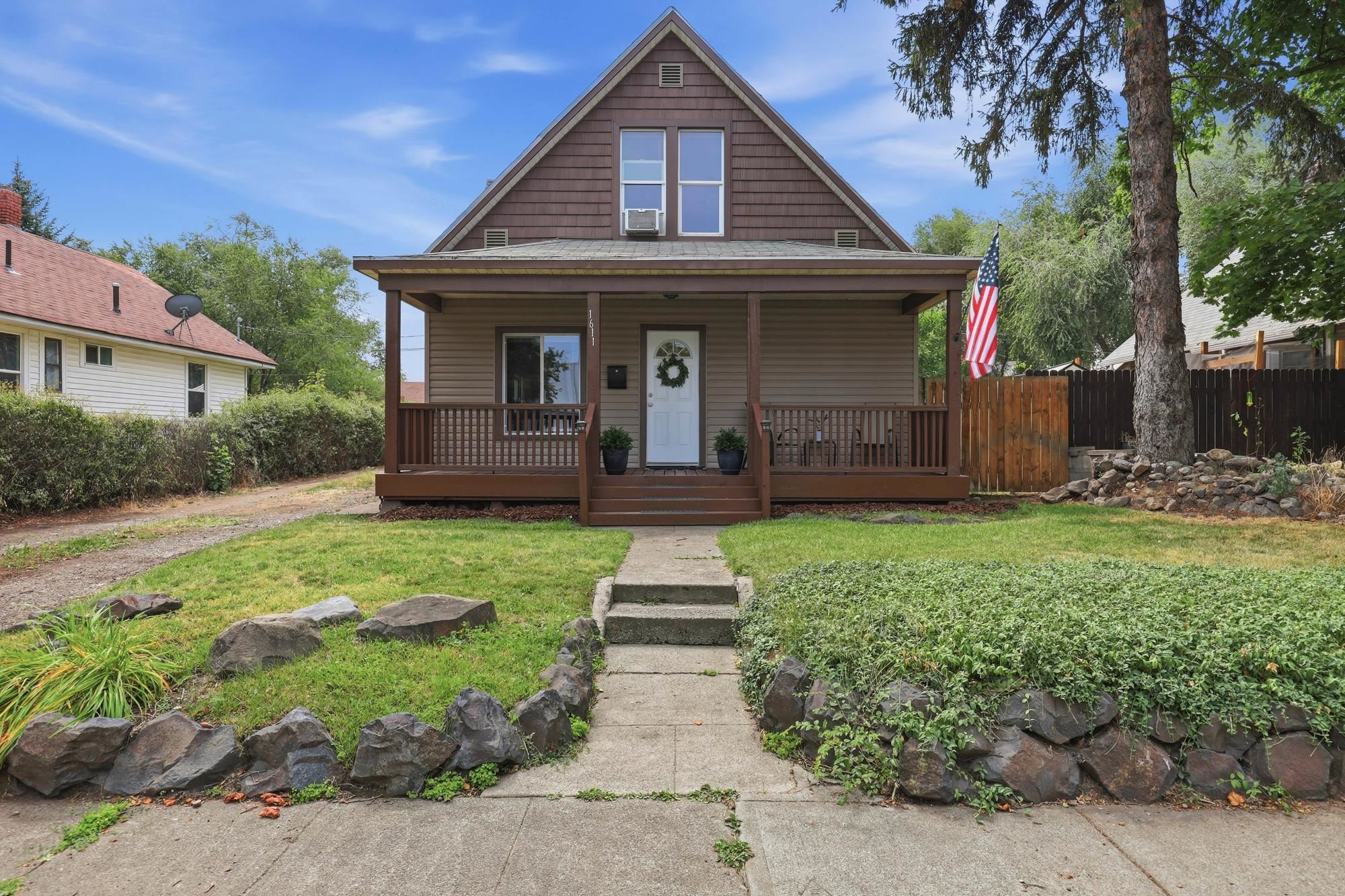1611 W Mansfield Ave - Photo 1