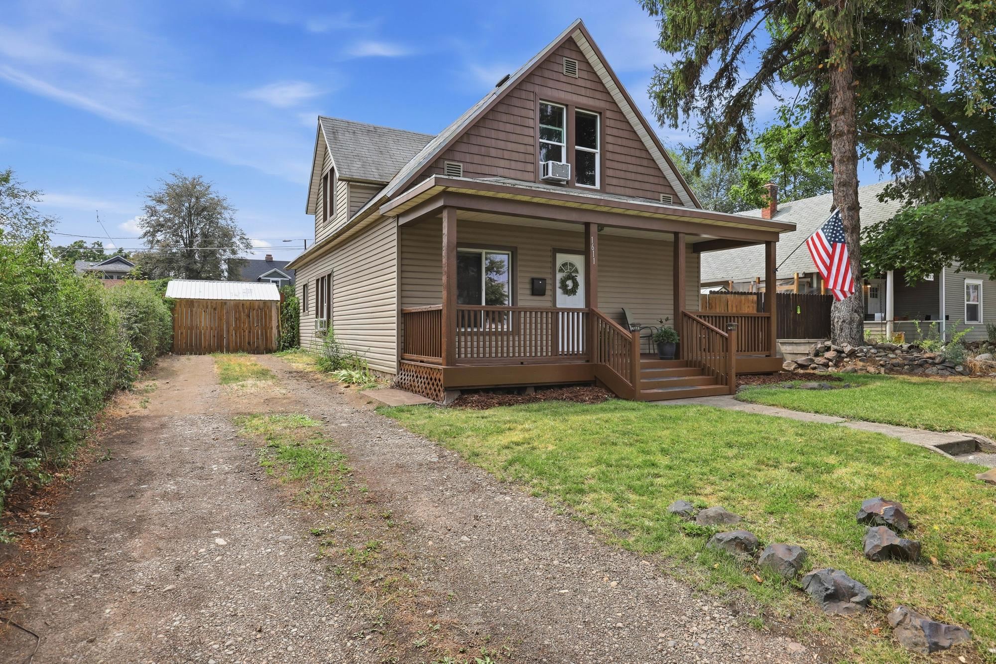 1611 W Mansfield Ave - Photo 2