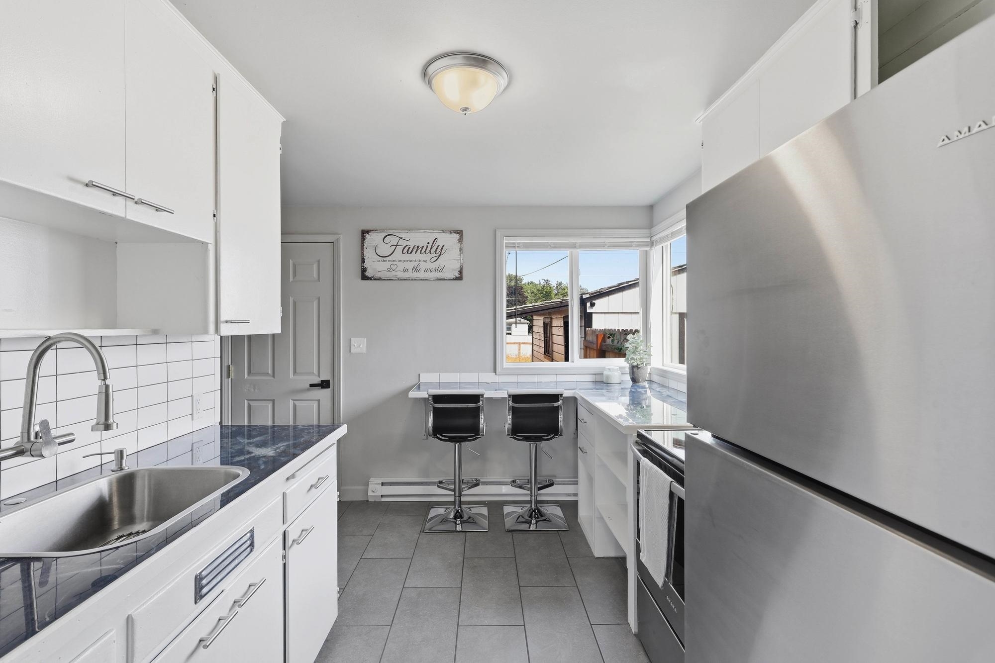 5704 N Milton St - Photo 5
