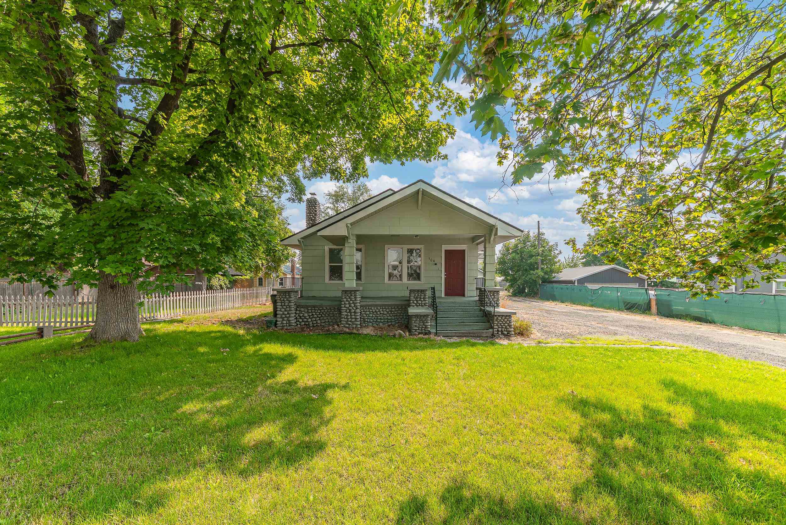 104 N Farr Rd - Photo 2