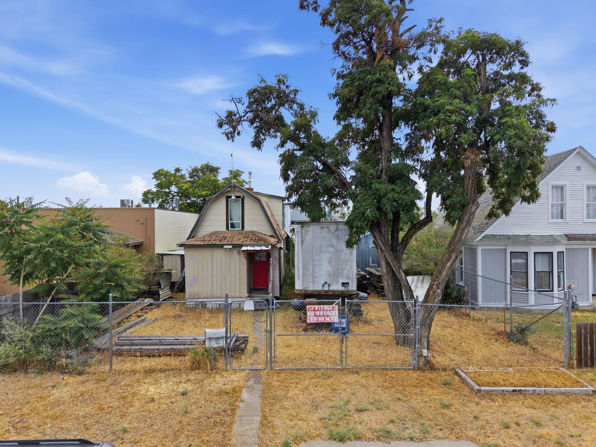 712 N Hogan St - Photo 1
