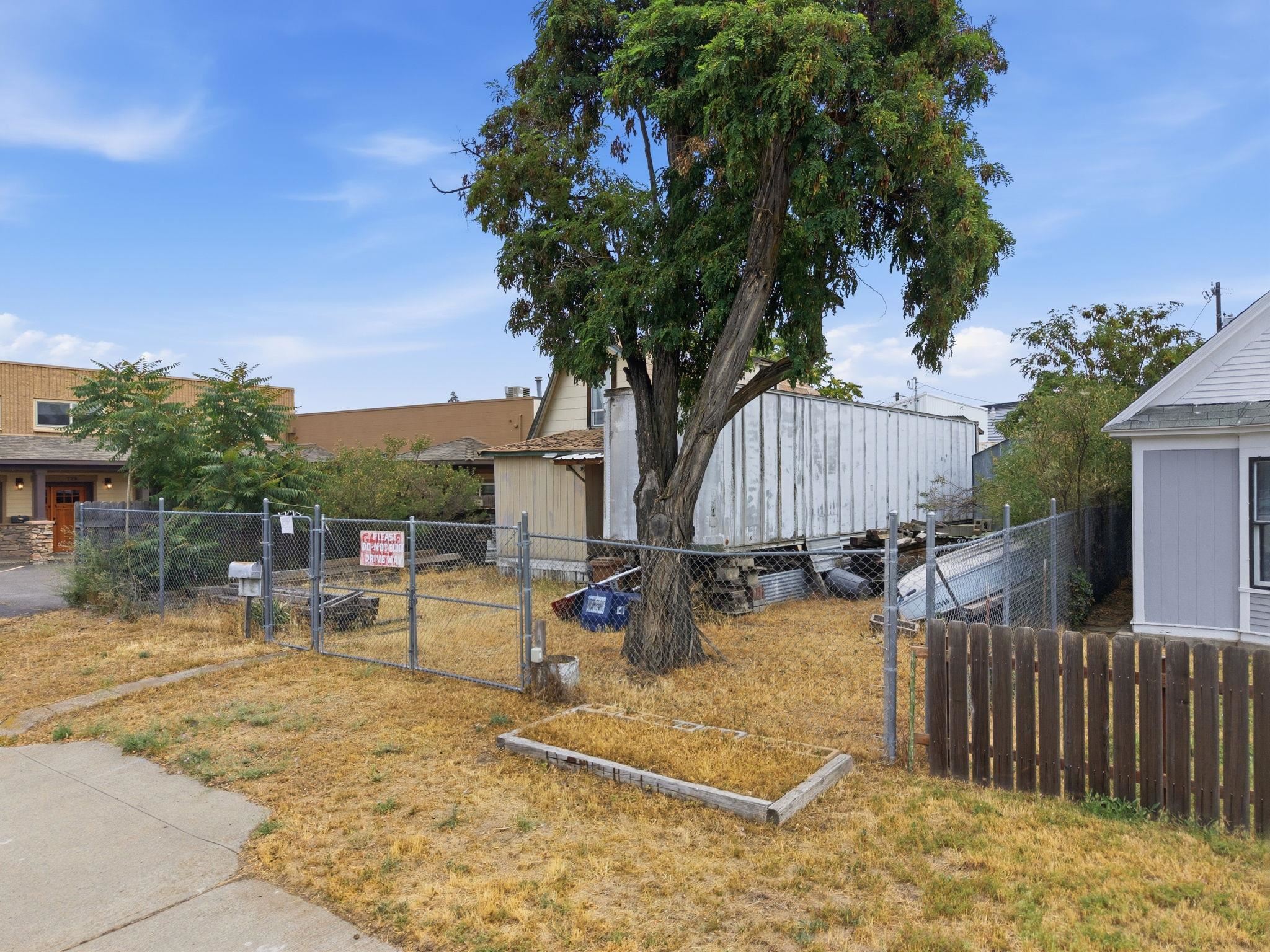 712 N Hogan St - Photo 13