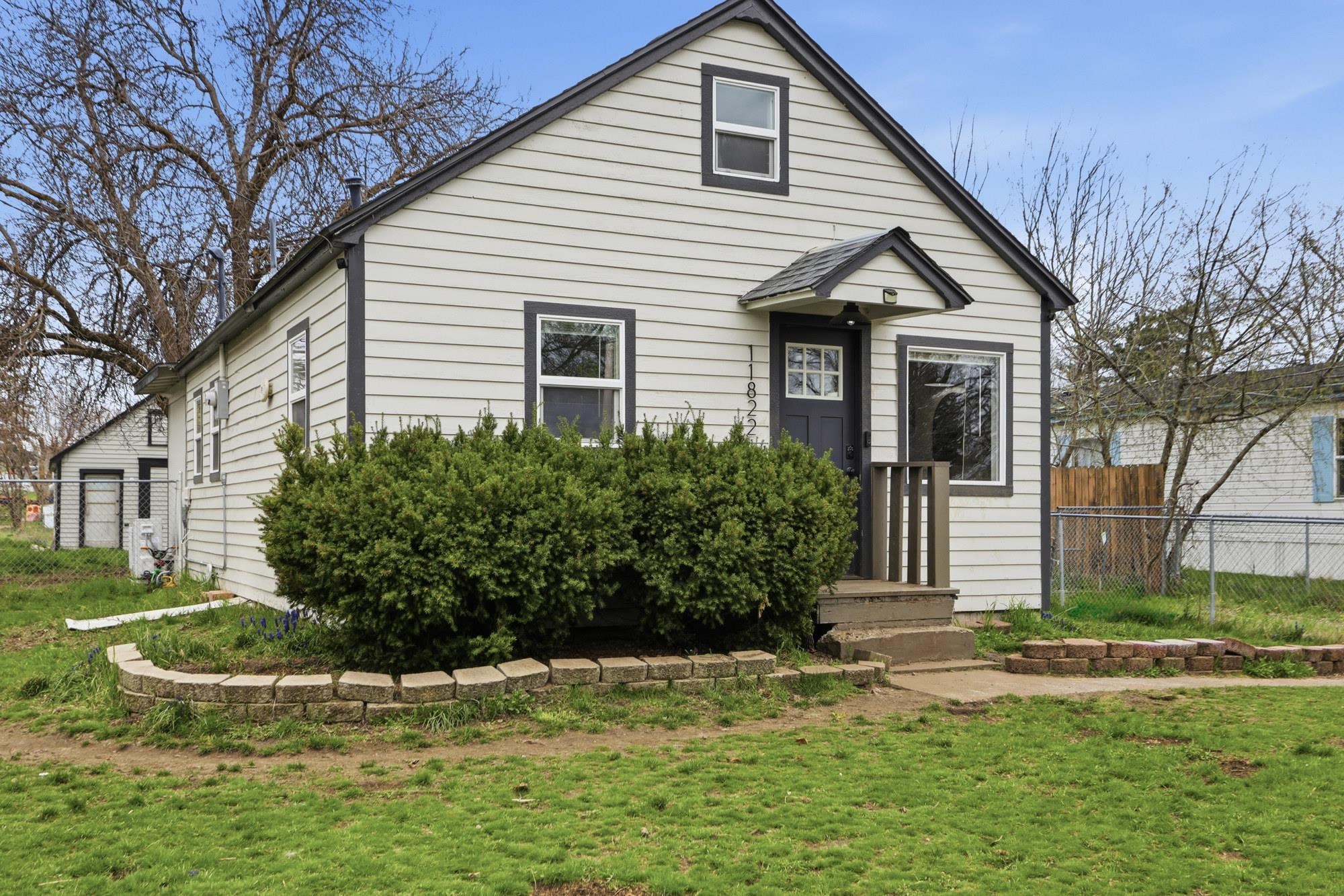 11822 E 6th Ave - Photo 3