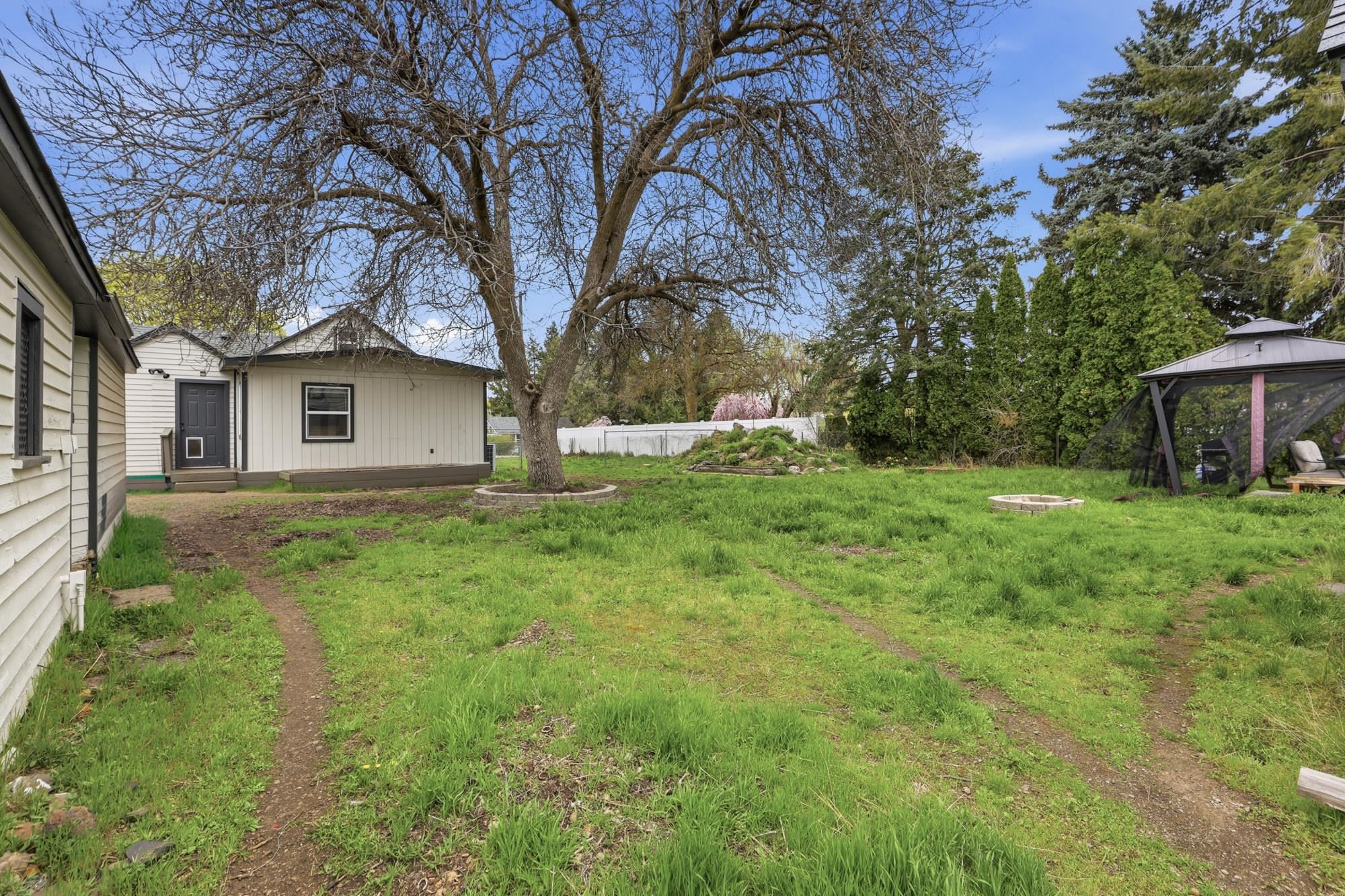 11822 E 6th Ave - Photo 22