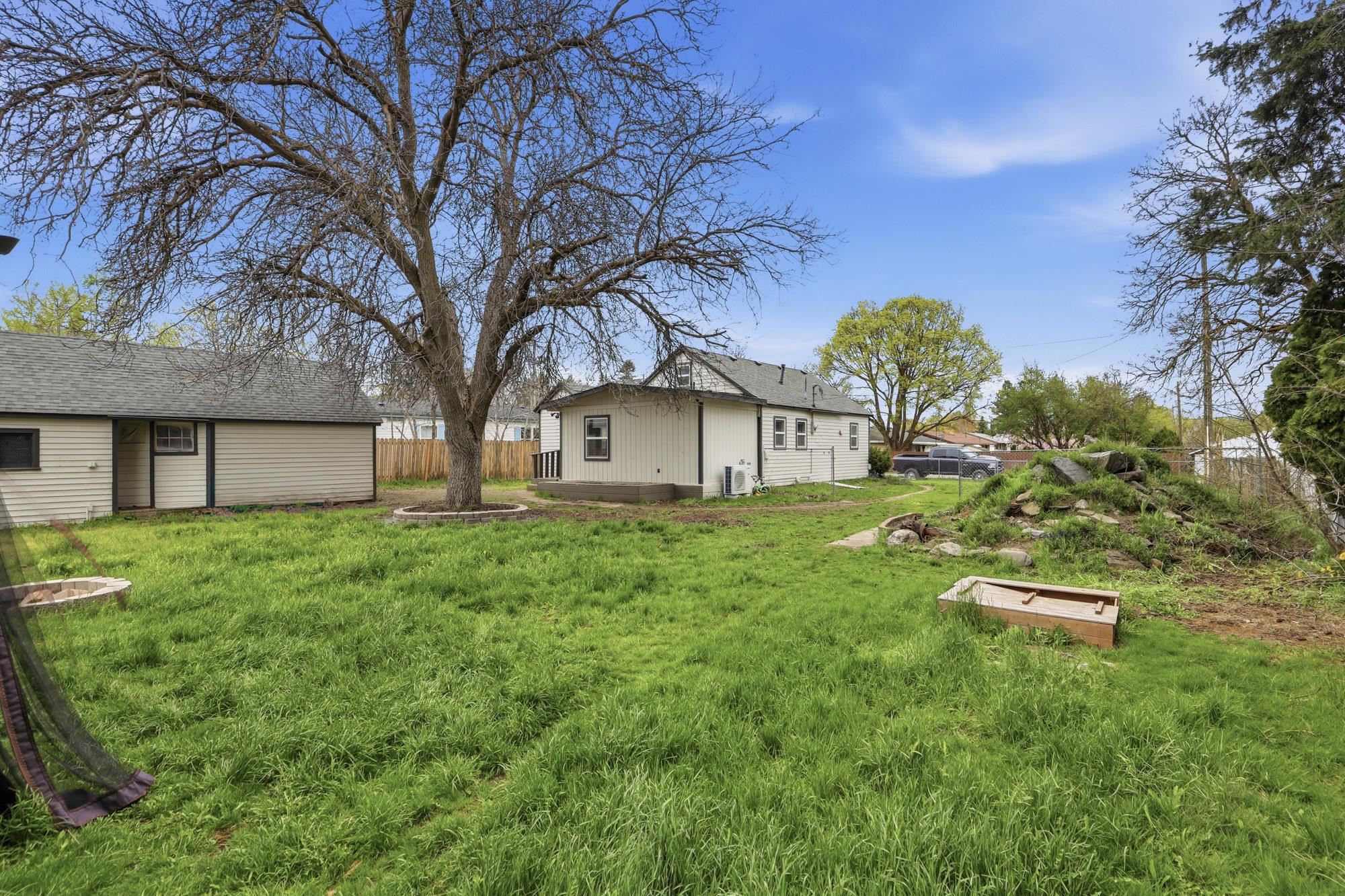 11822 E 6th Ave - Photo 23