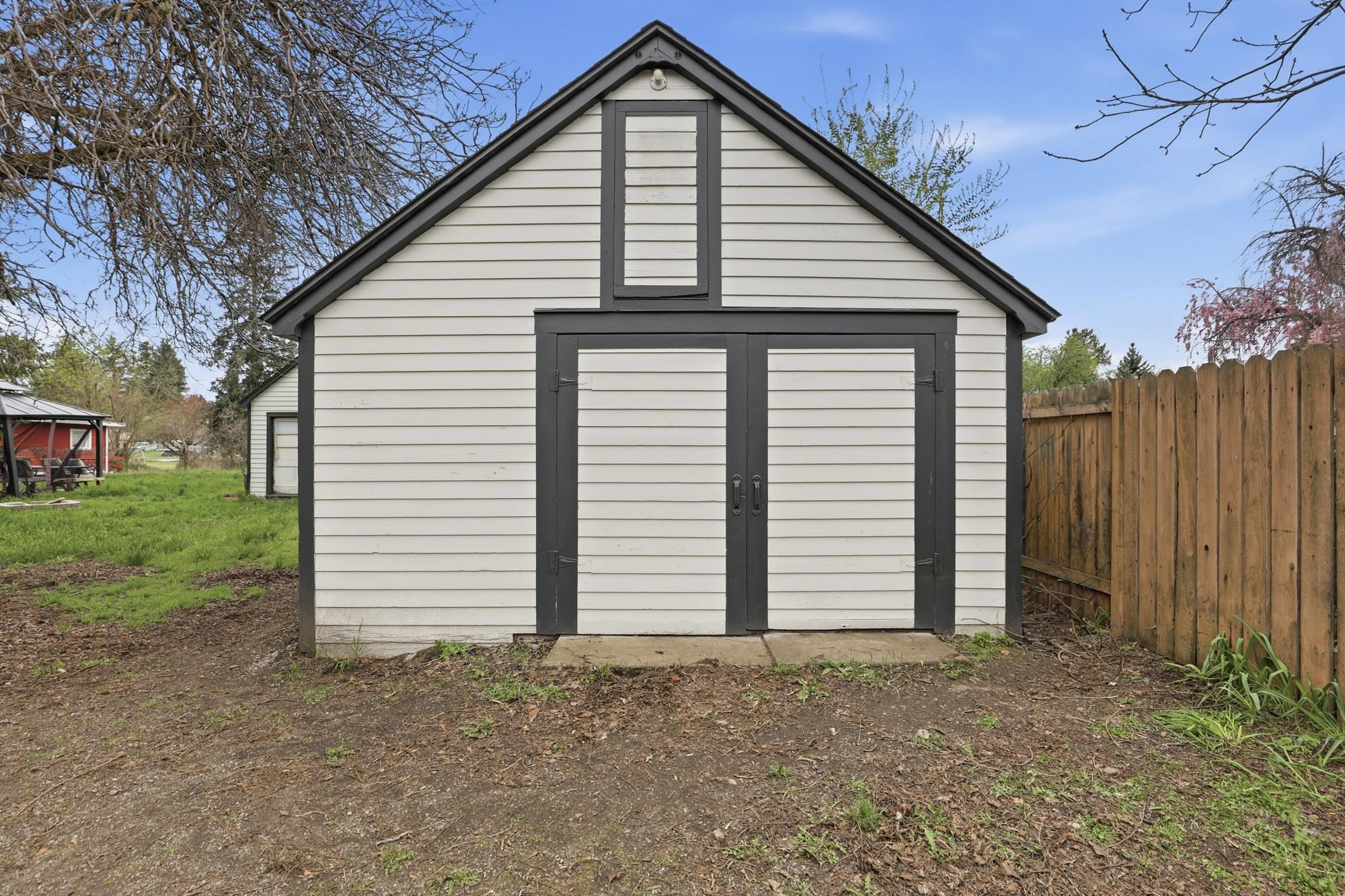 11822 E 6th Ave - Photo 26