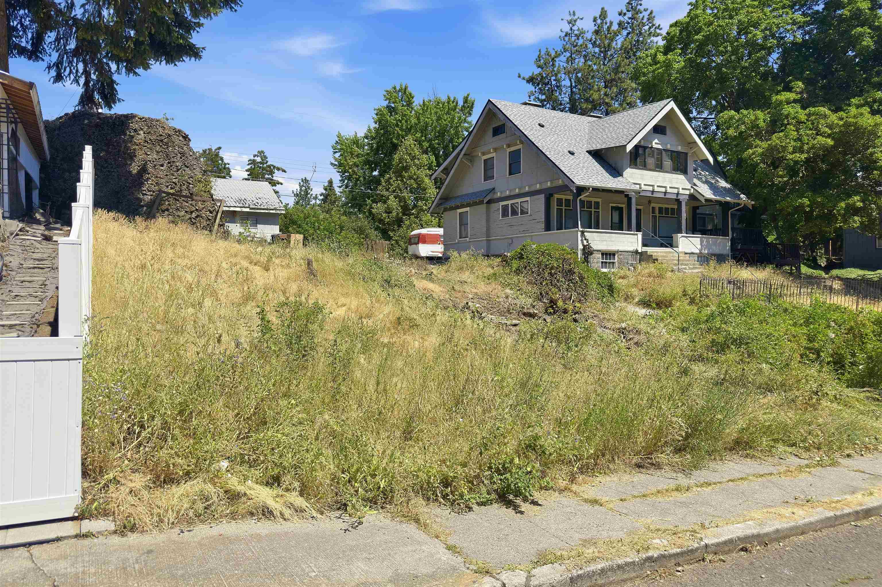 327 E 11 Ave - Photo 5