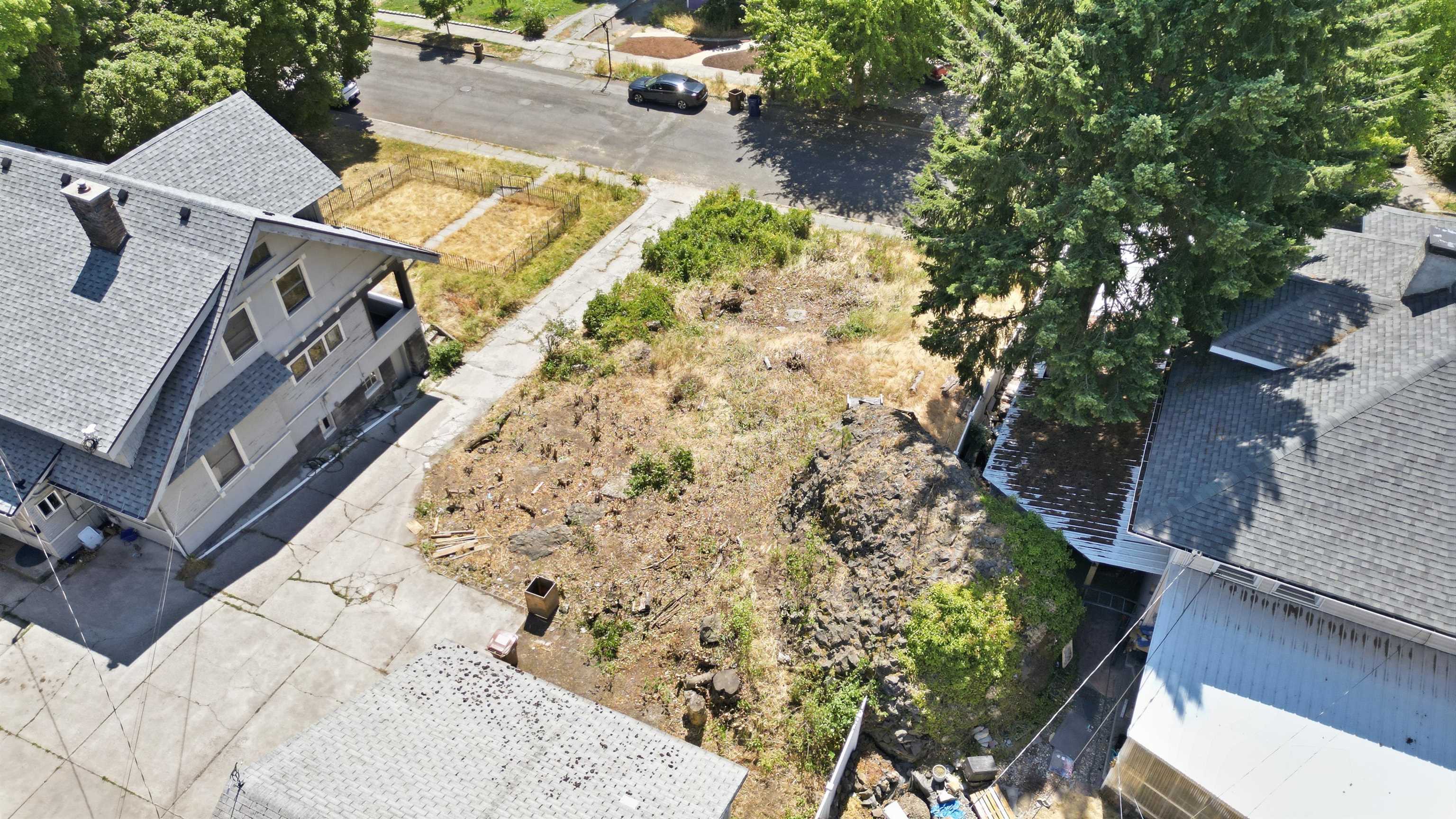 327 E 11 Ave - Photo 3