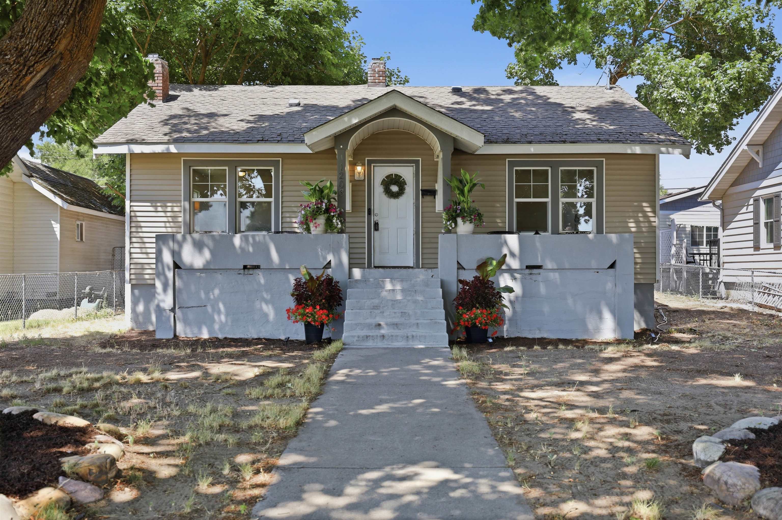 1208 W Gordon Ave - Photo 1