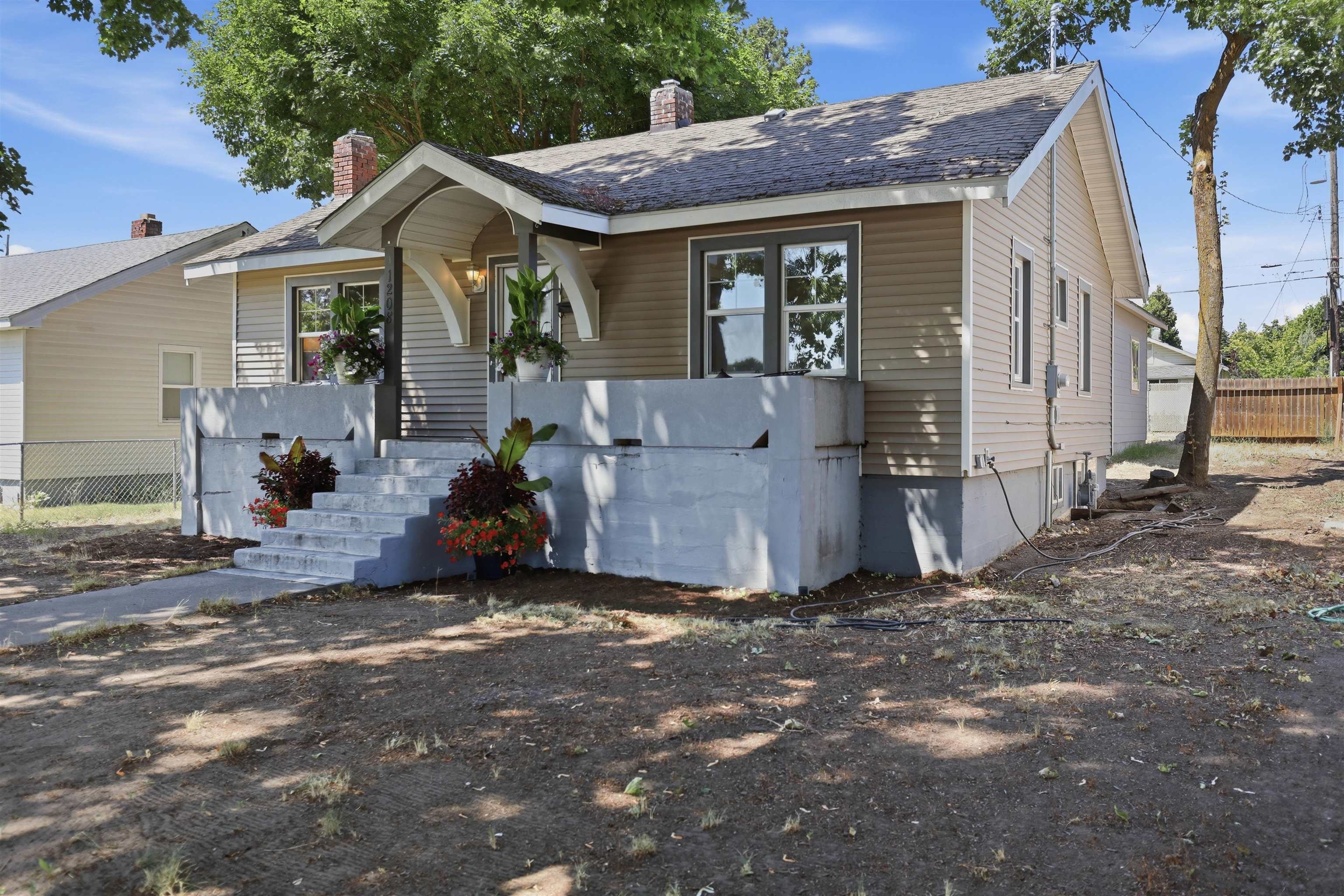 1208 W Gordon Ave - Photo 2