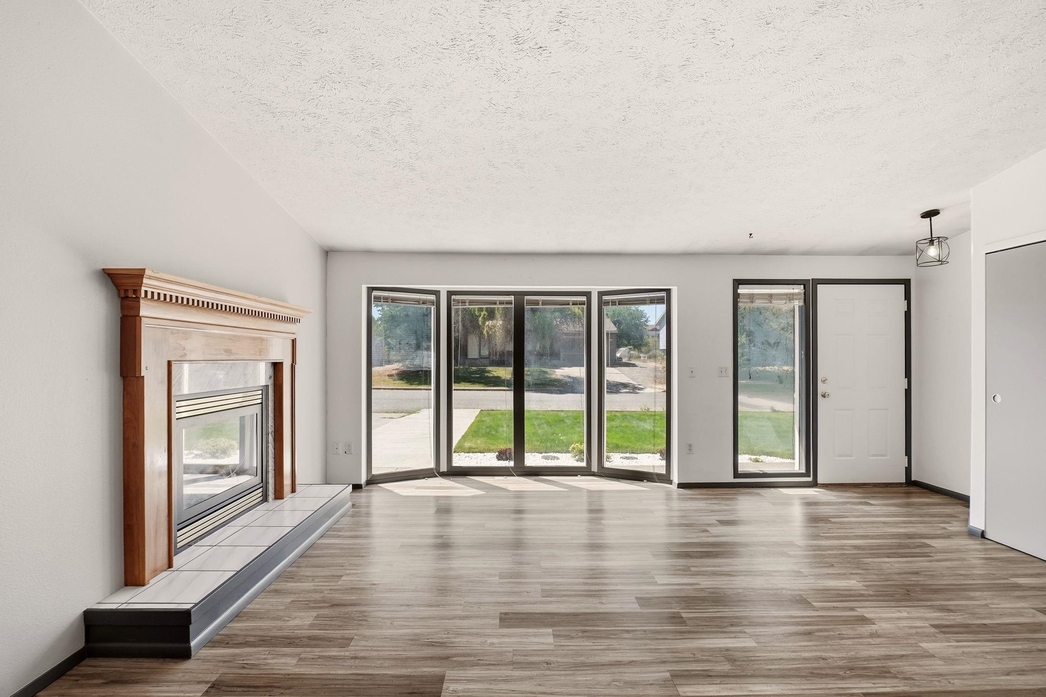 13923 E 9th Ct - Photo 4