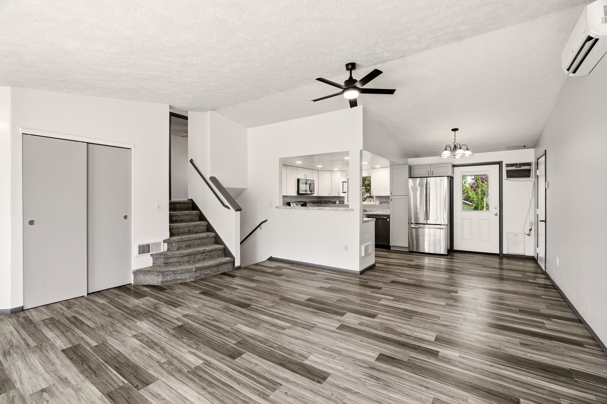 13923 E 9th Ct - Photo 3