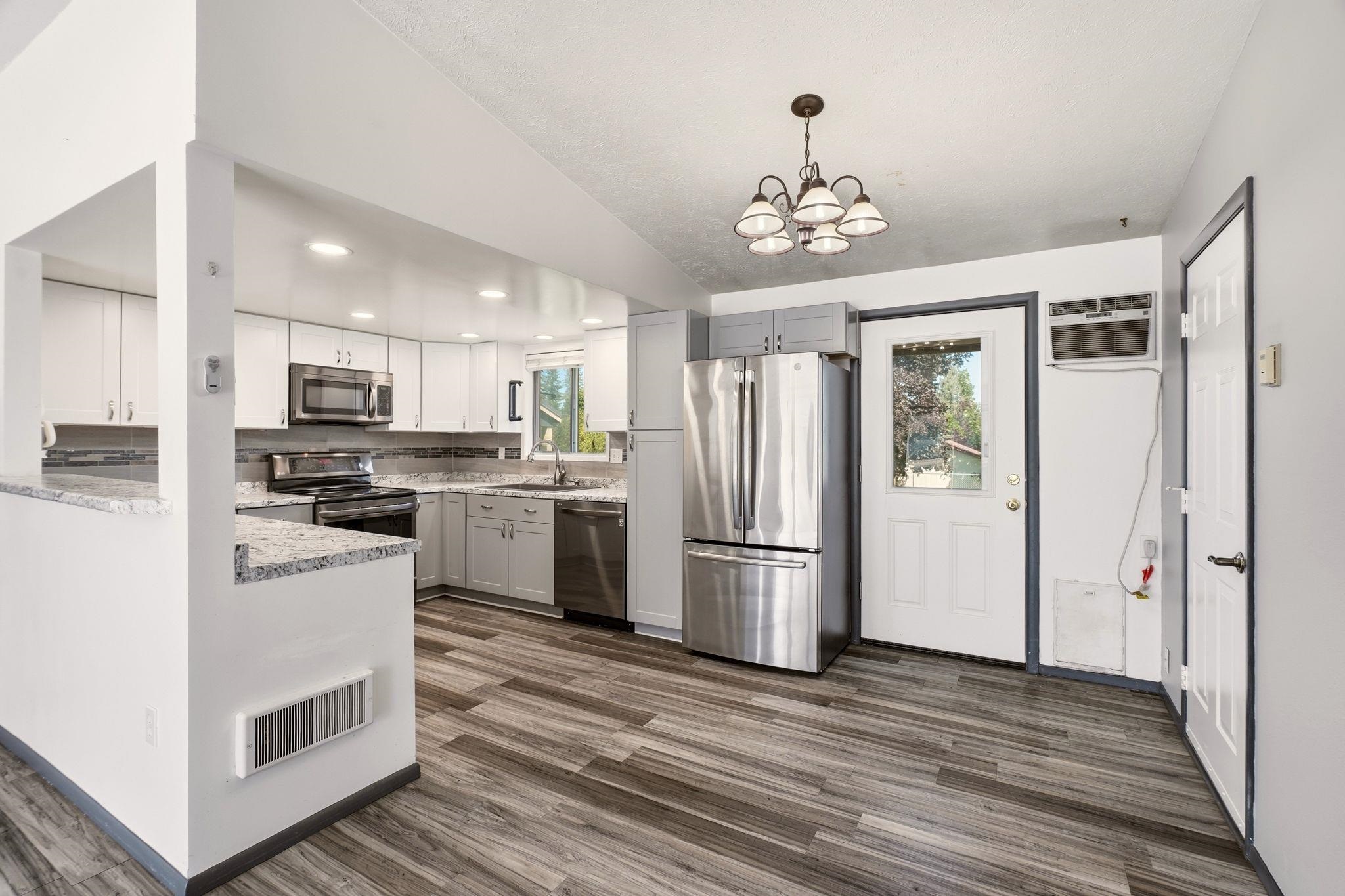13923 E 9th Ct - Photo 7