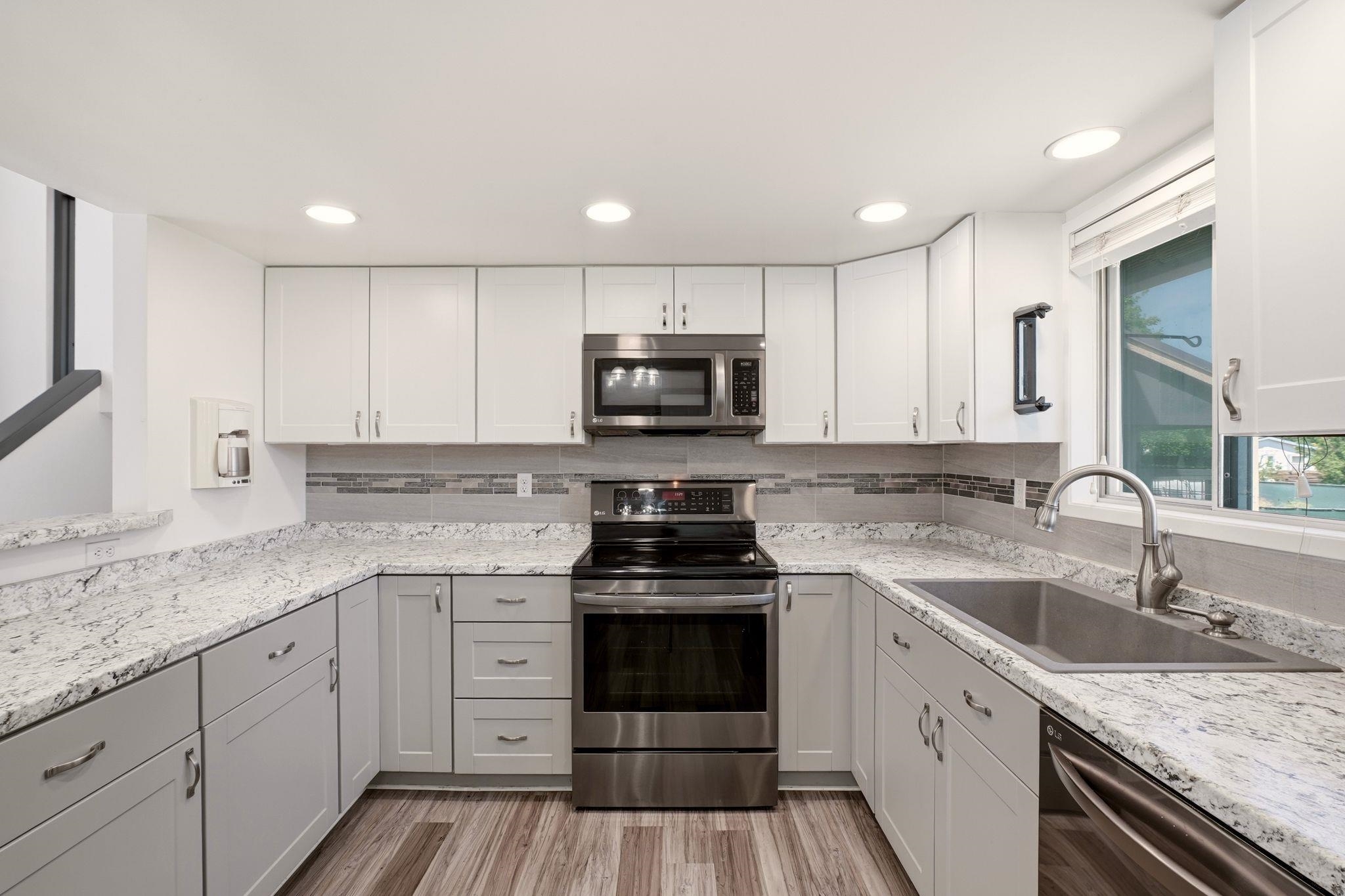 13923 E 9th Ct - Photo 8